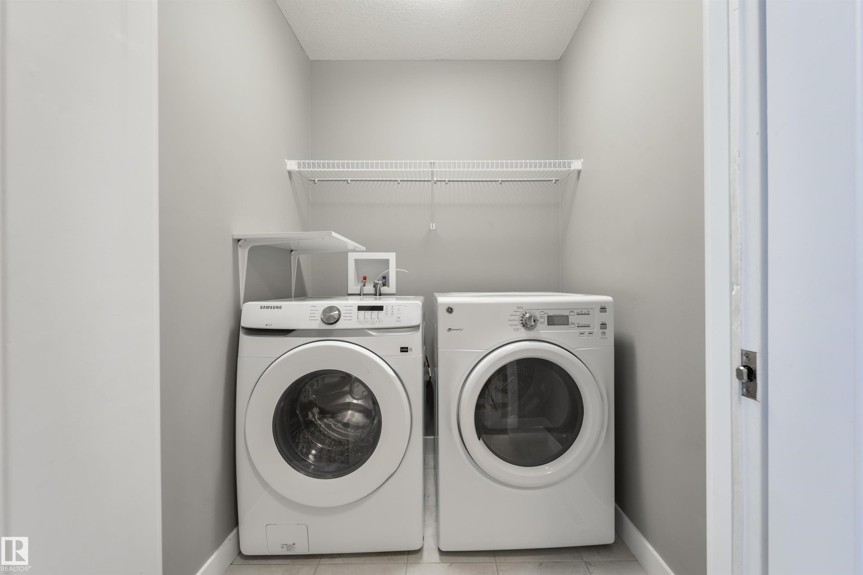 2328 Ware Crescent, Edmonton, AB - Indoor Photo Showing Laundry Room