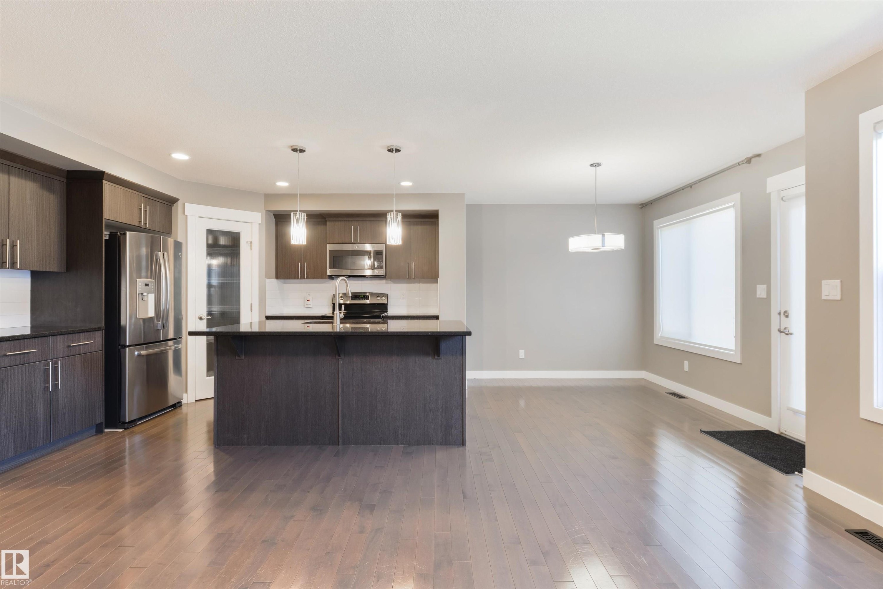 2328 Ware Crescent, Edmonton, AB - Indoor Photo Showing Kitchen