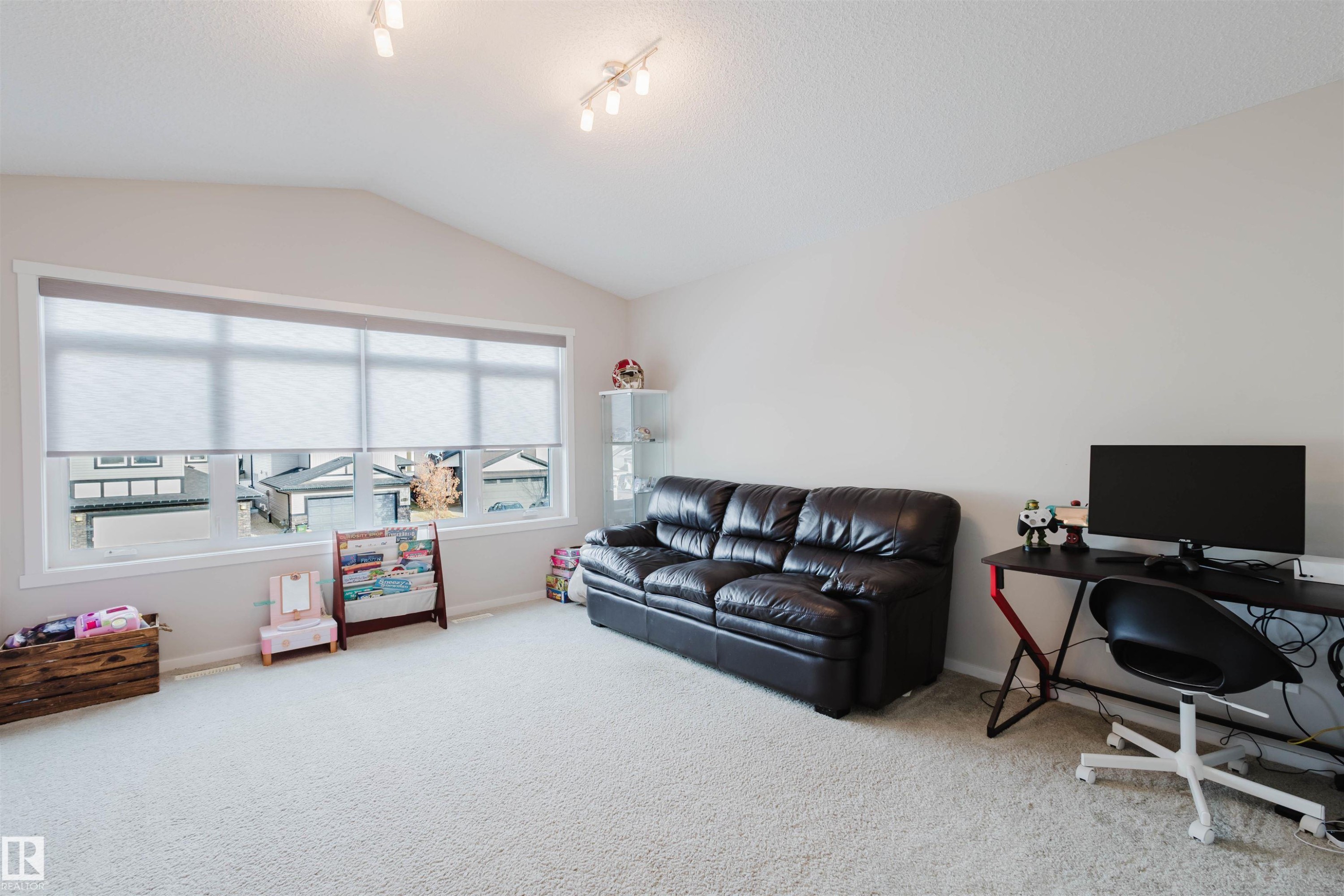 20741 98A Avenue, Edmonton, AB - Indoor