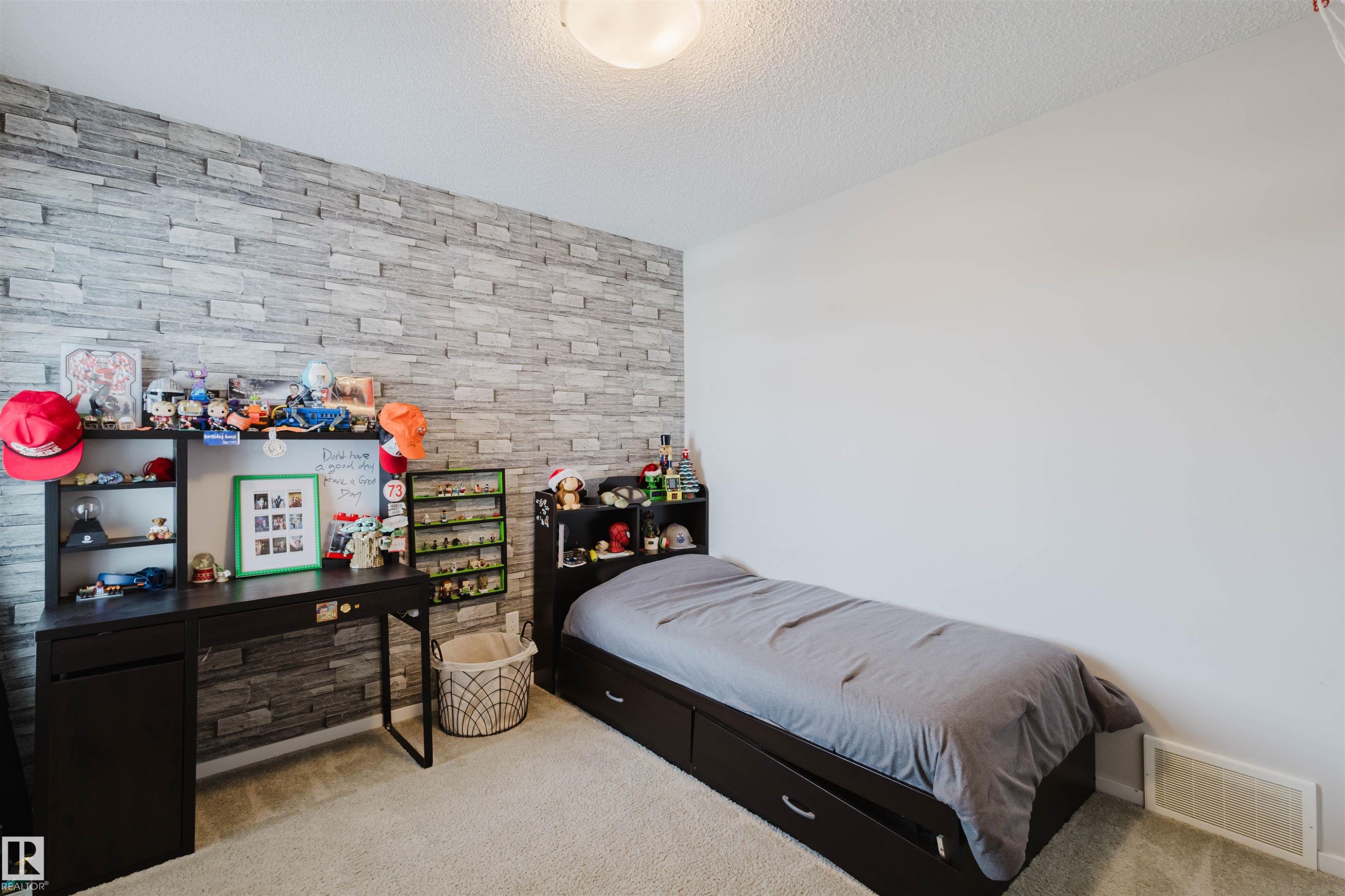 20741 98A Avenue, Edmonton, AB - Indoor Photo Showing Bedroom