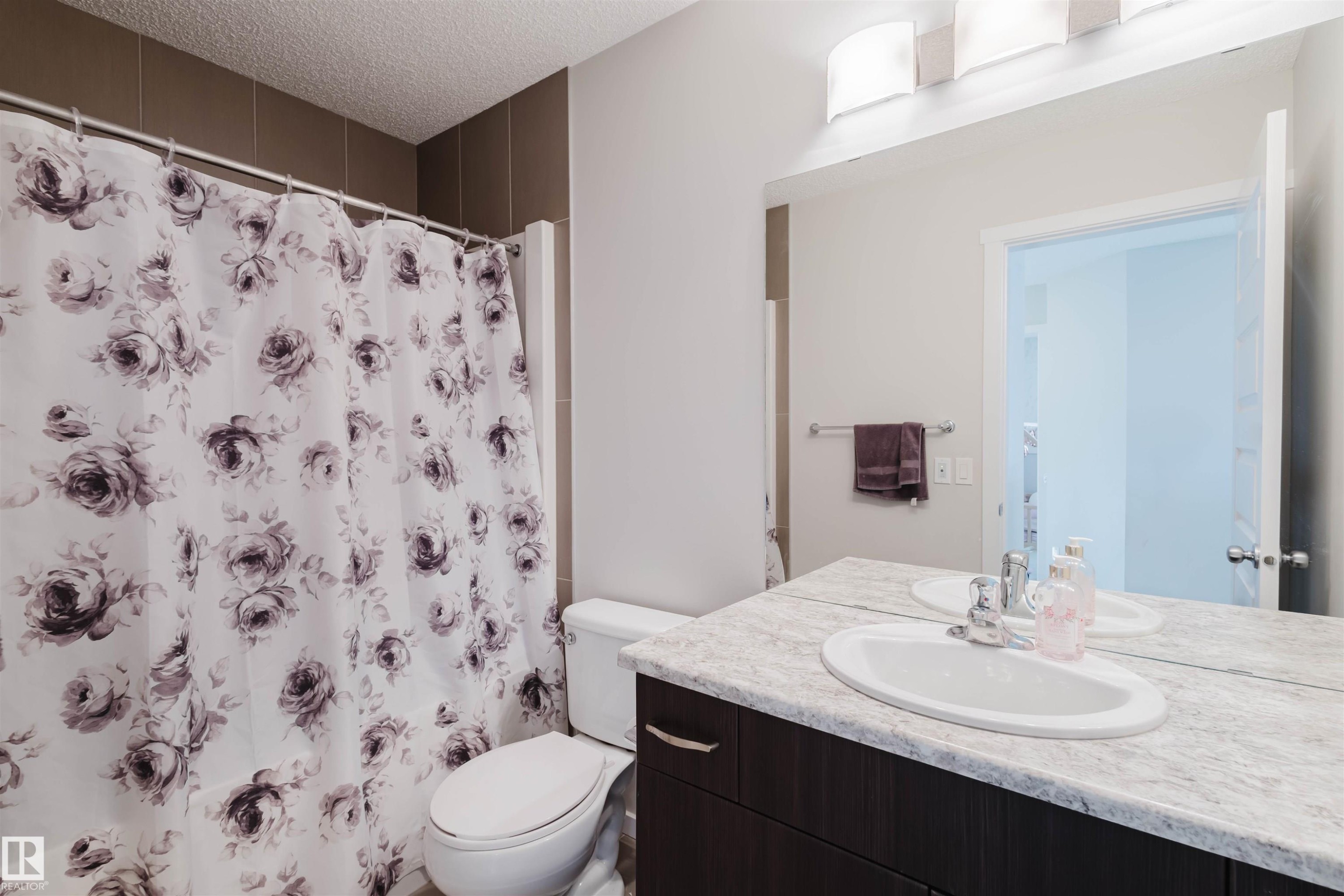 20741 98A Avenue, Edmonton, AB - Indoor Photo Showing Bathroom