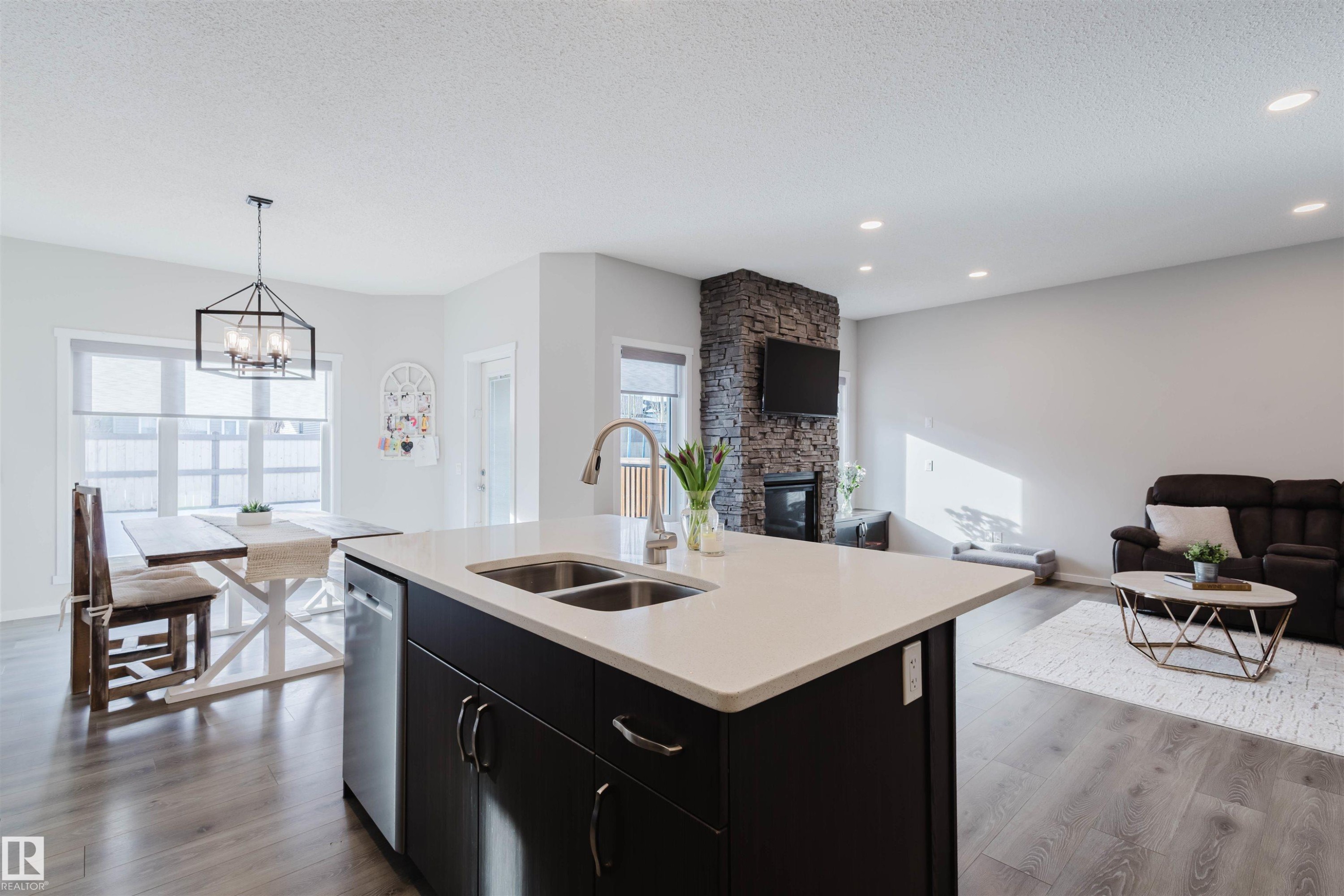 20741 98A Avenue, Edmonton, AB - Indoor Photo Showing Kitchen With Double Sink