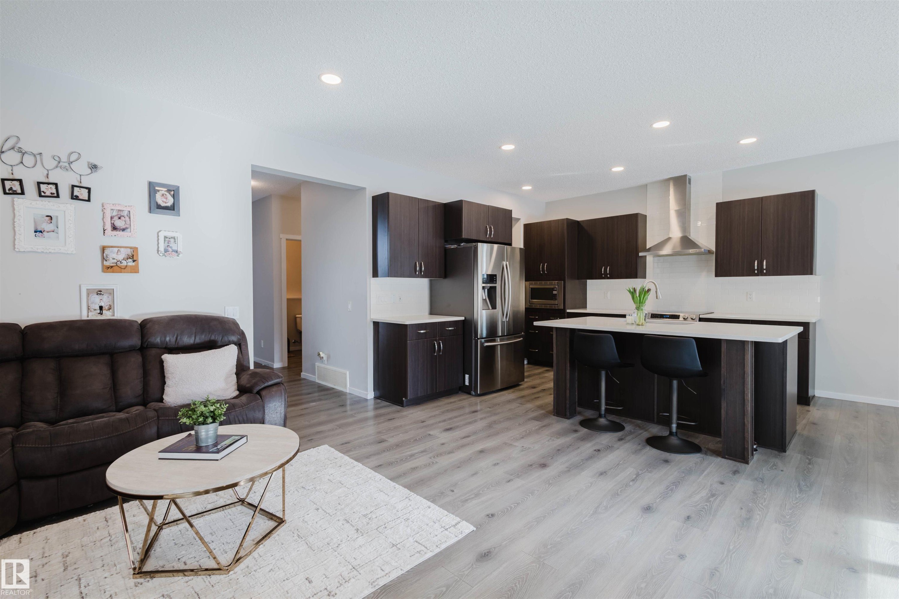 20741 98A Avenue, Edmonton, AB - Indoor