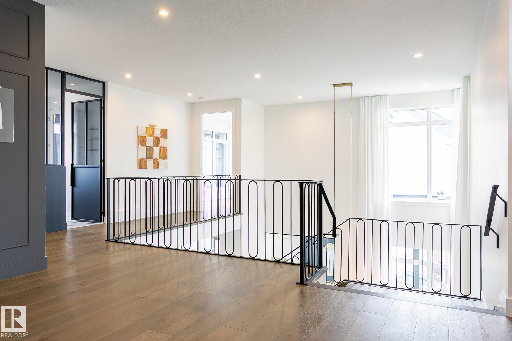 152 Hays Ridge Boulevard Sw, Edmonton, AB - Indoor Photo Showing Other Room