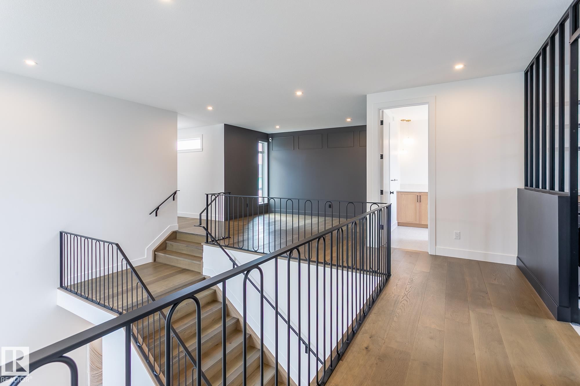 152 Hays Ridge Boulevard Sw, Edmonton, AB - Indoor Photo Showing Other Room