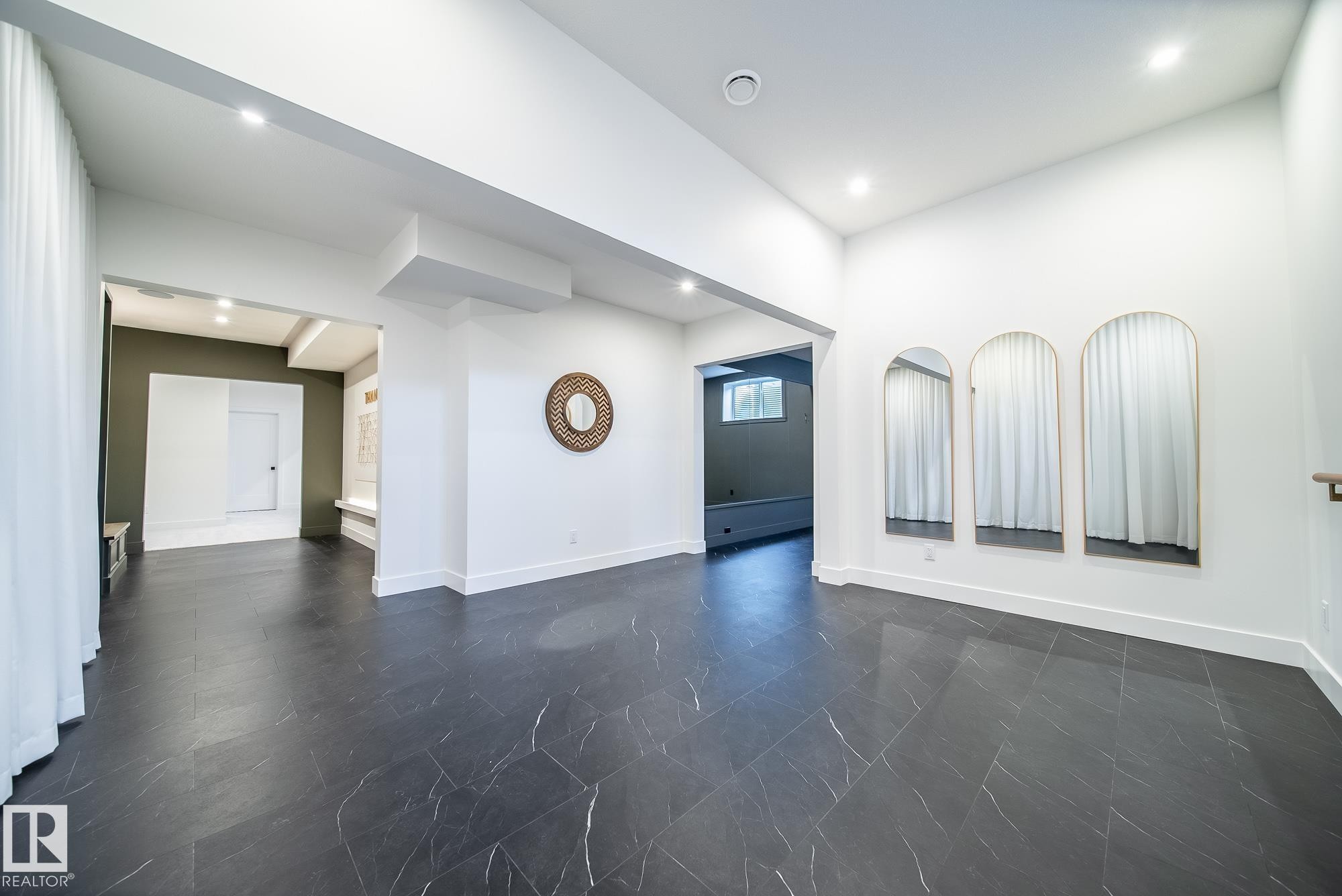 152 Hays Ridge Boulevard Sw, Edmonton, AB - Indoor Photo Showing Other Room
