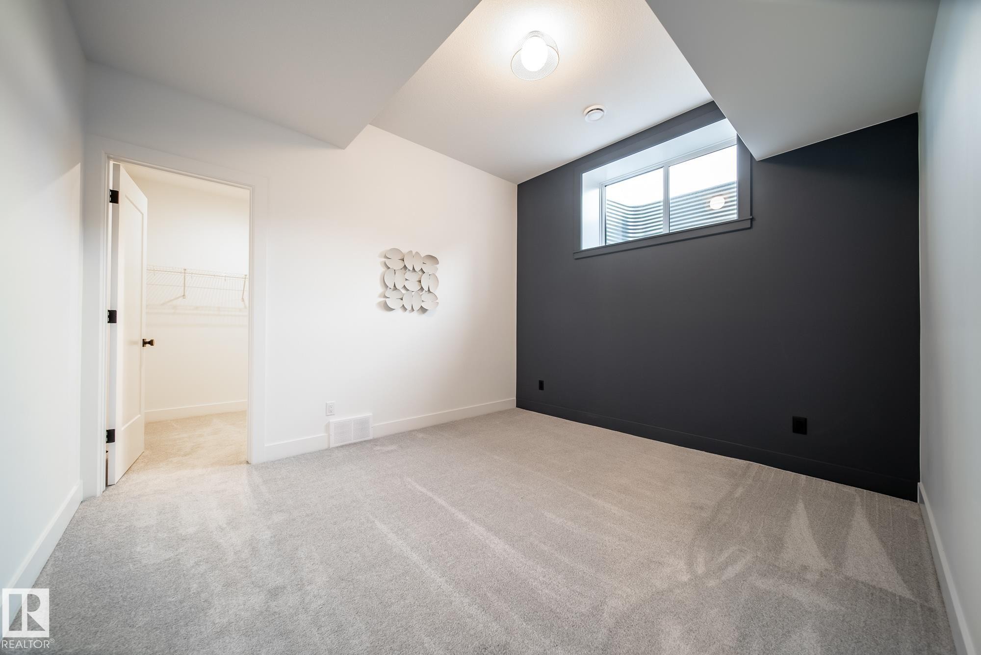 152 Hays Ridge Boulevard Sw, Edmonton, AB - Indoor Photo Showing Other Room