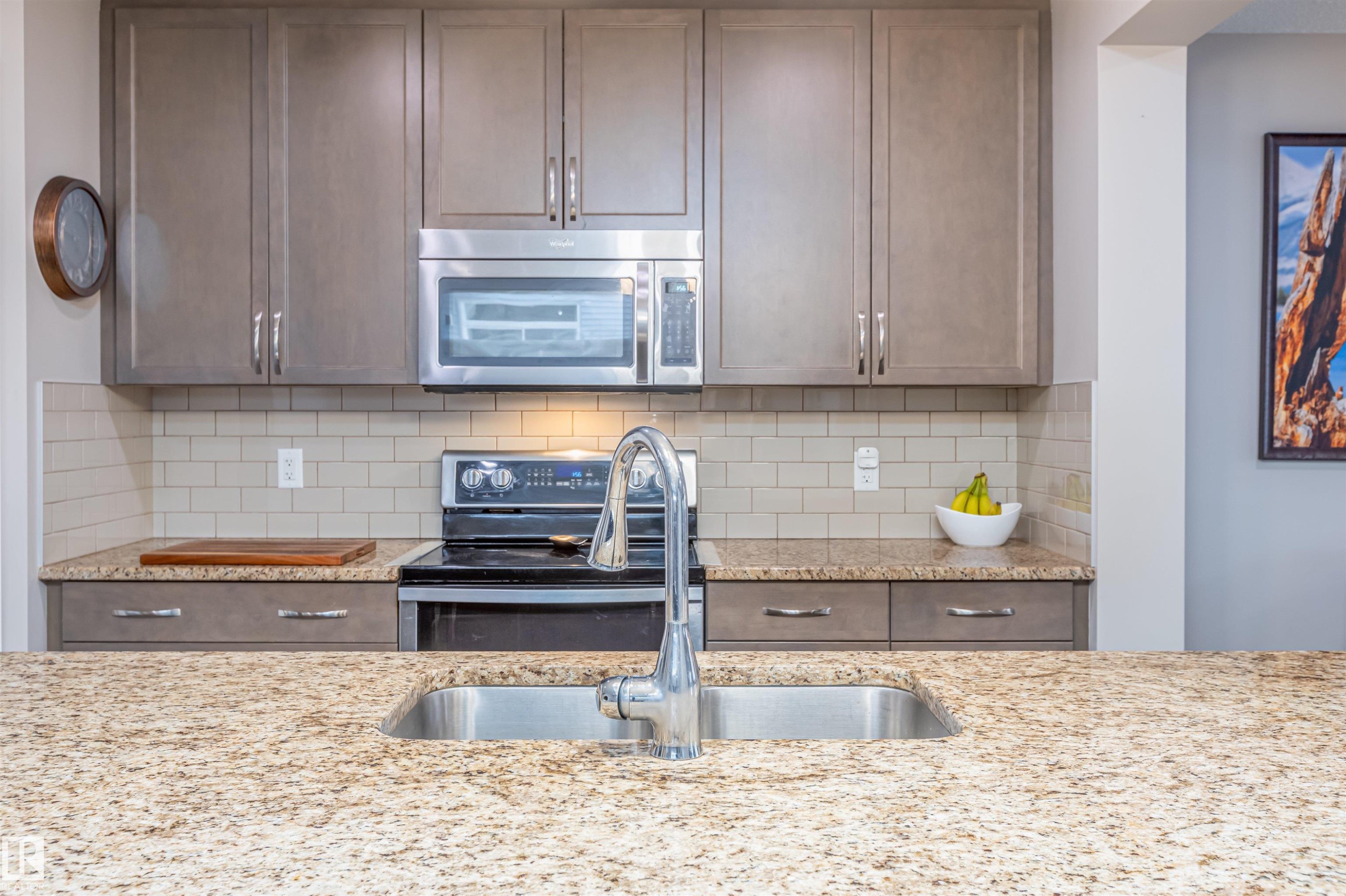 816 35 Avenue, Edmonton, AB - Indoor Photo Showing Kitchen With Double Sink With Upgraded Kitchen