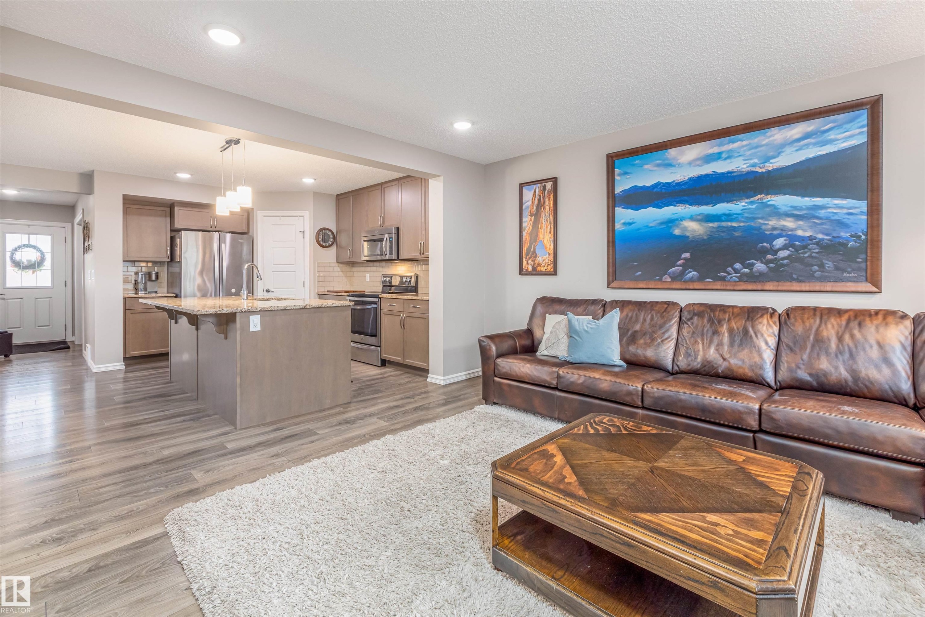 816 35 Avenue, Edmonton, AB - Indoor Photo Showing Living Room