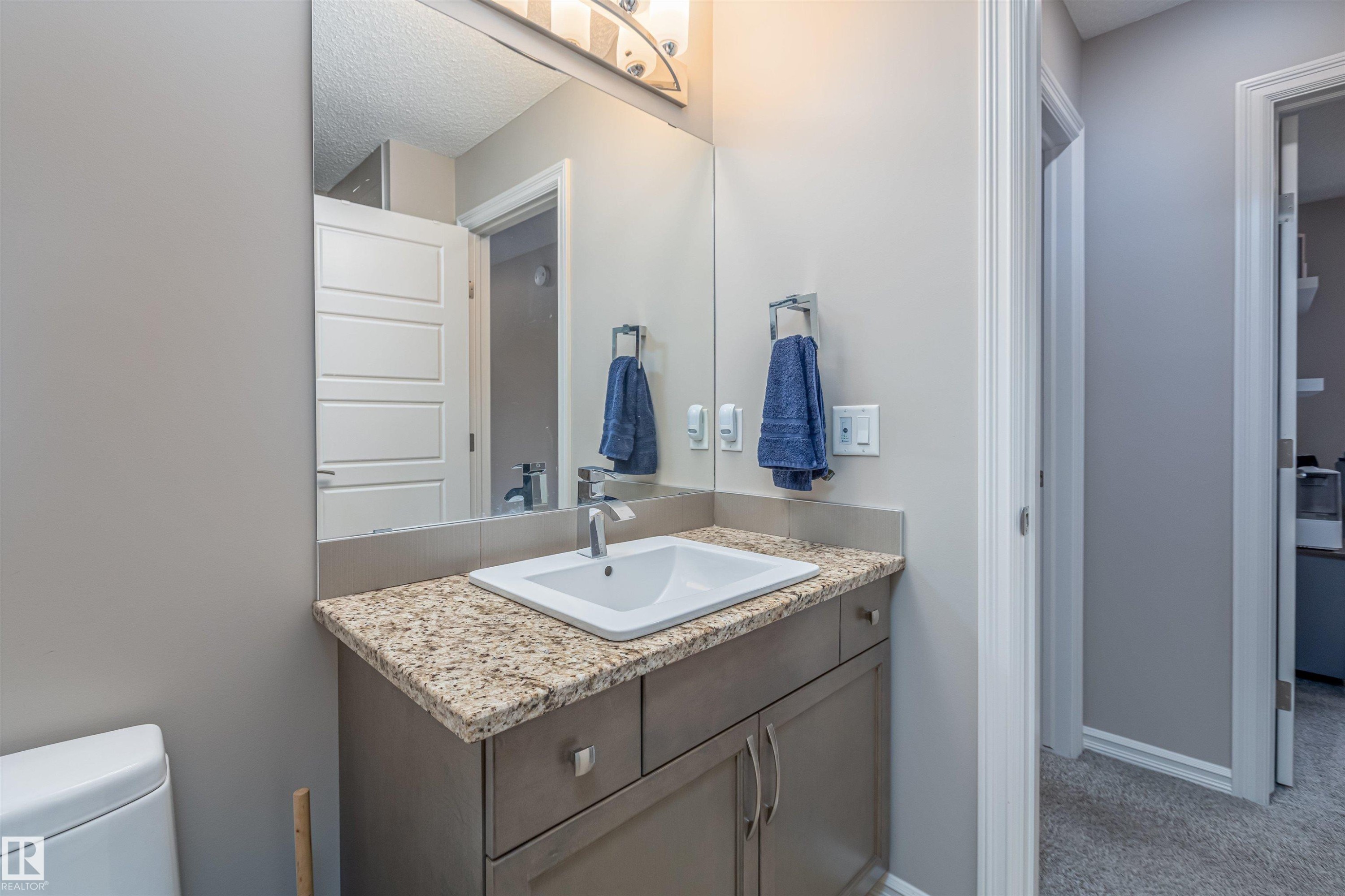 816 35 Avenue, Edmonton, AB - Indoor Photo Showing Bathroom