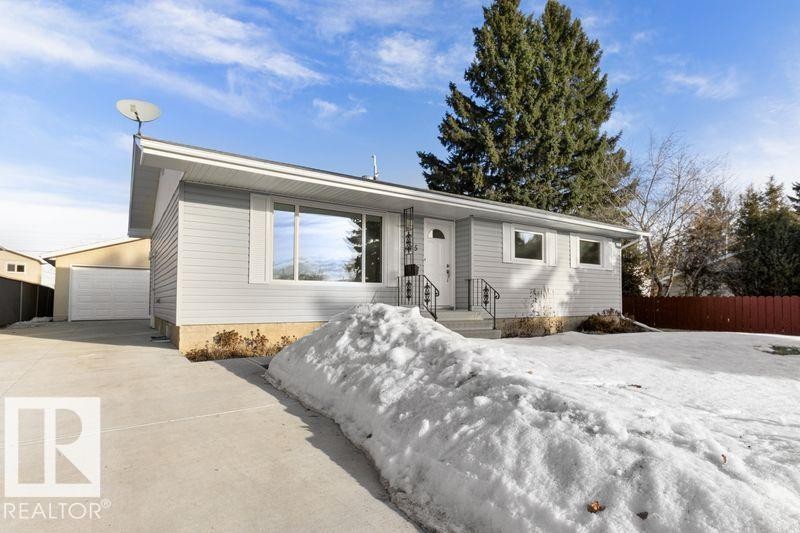 Single story home featuring a garage - 875 Juniper Avenue, Sherwood Park, AB - Outdoor