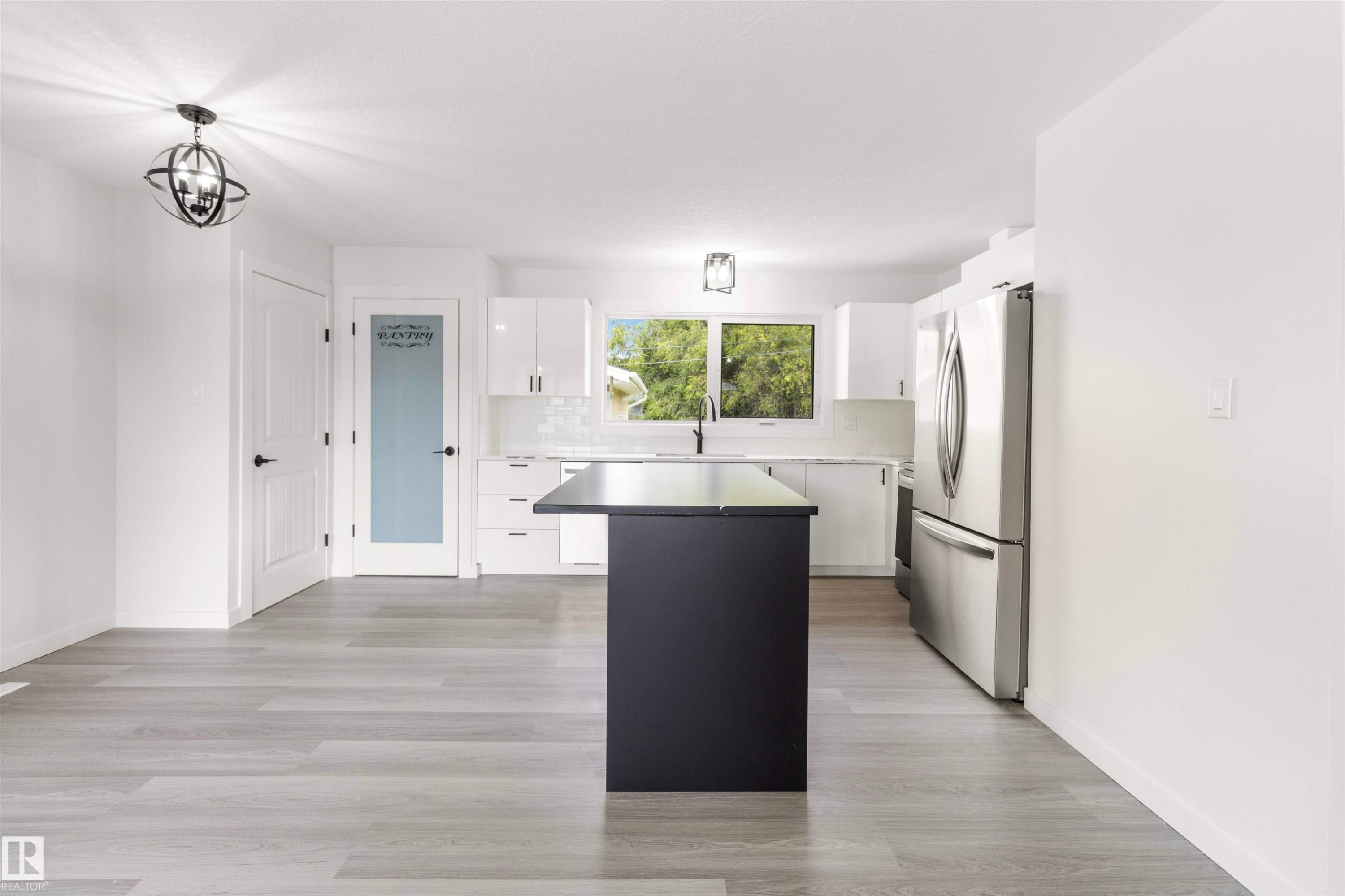 875 Juniper Avenue, Sherwood Park, AB - Indoor Photo Showing Kitchen