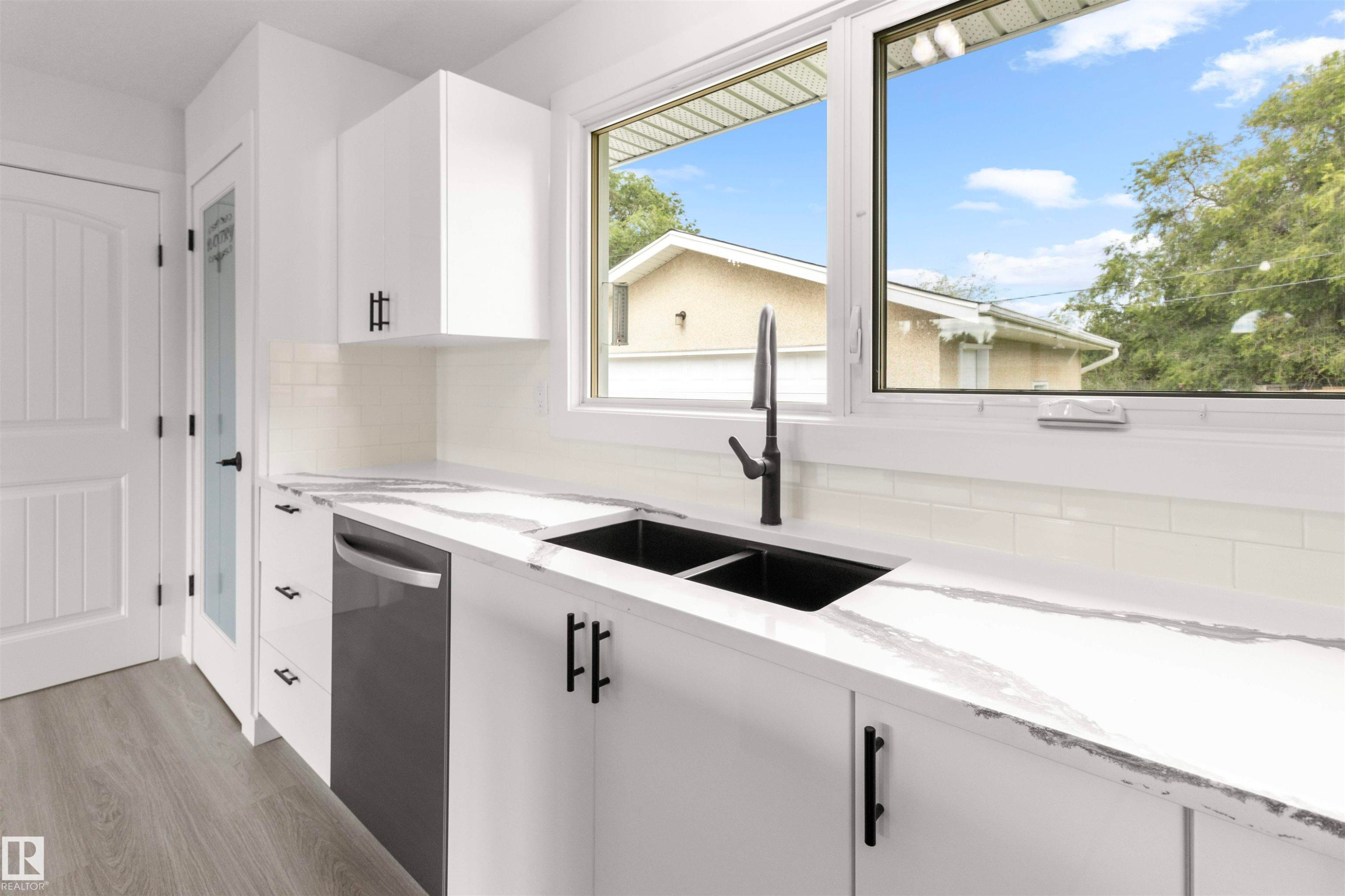 875 Juniper Avenue, Sherwood Park, AB - Indoor Photo Showing Kitchen With Double Sink