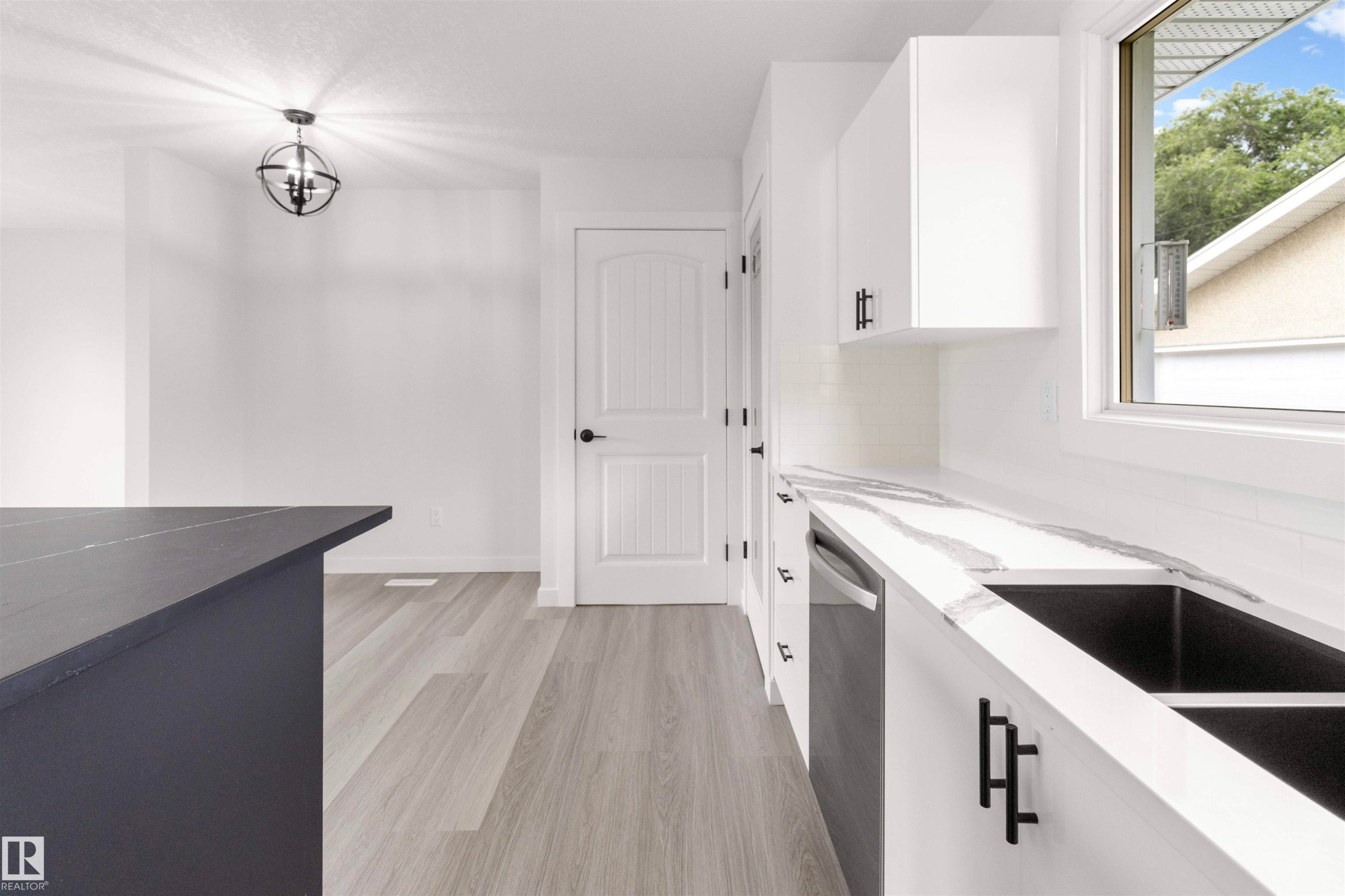 875 Juniper Avenue, Sherwood Park, AB - Indoor Photo Showing Kitchen With Double Sink