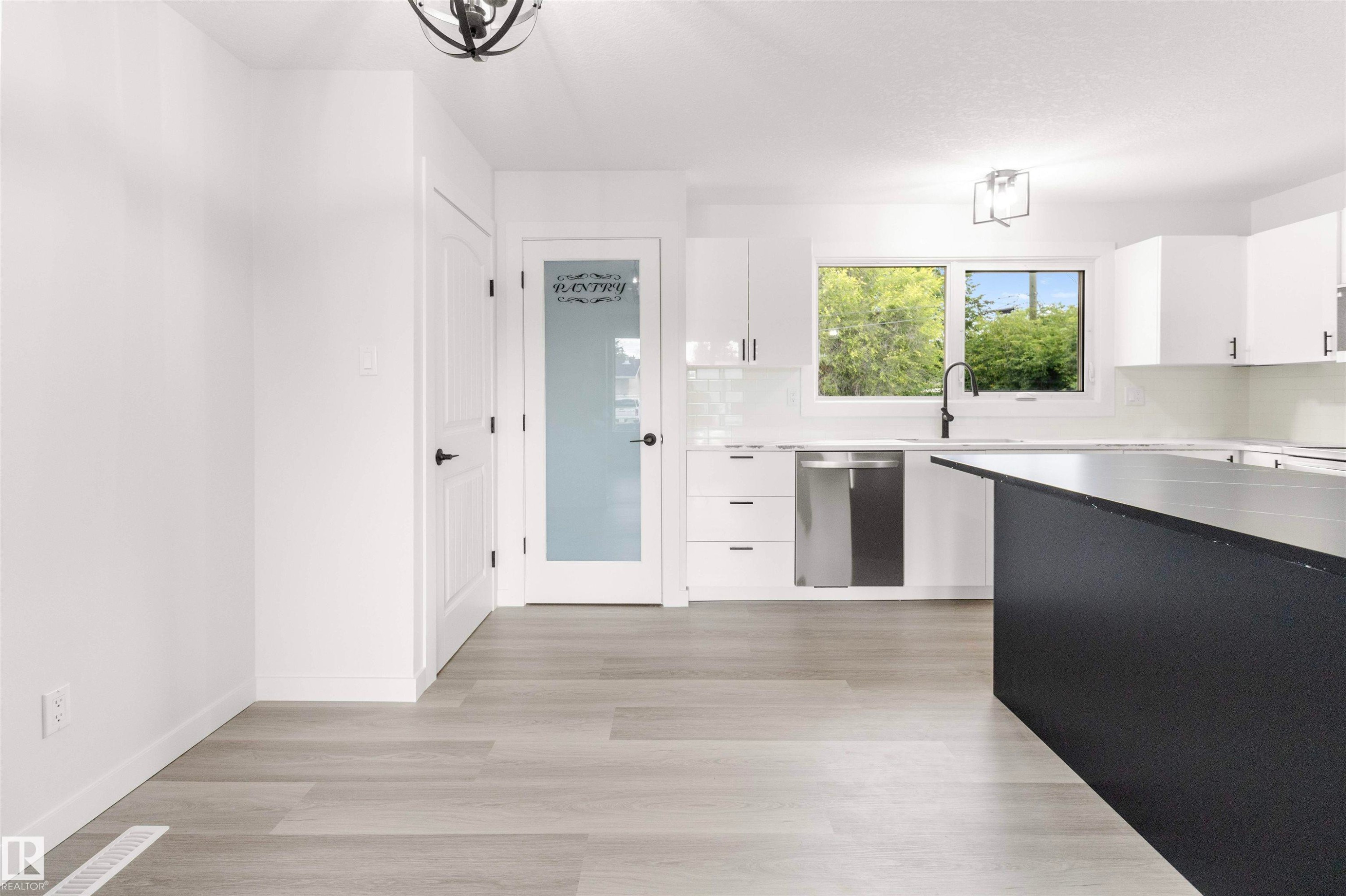 875 Juniper Avenue, Sherwood Park, AB - Indoor Photo Showing Kitchen