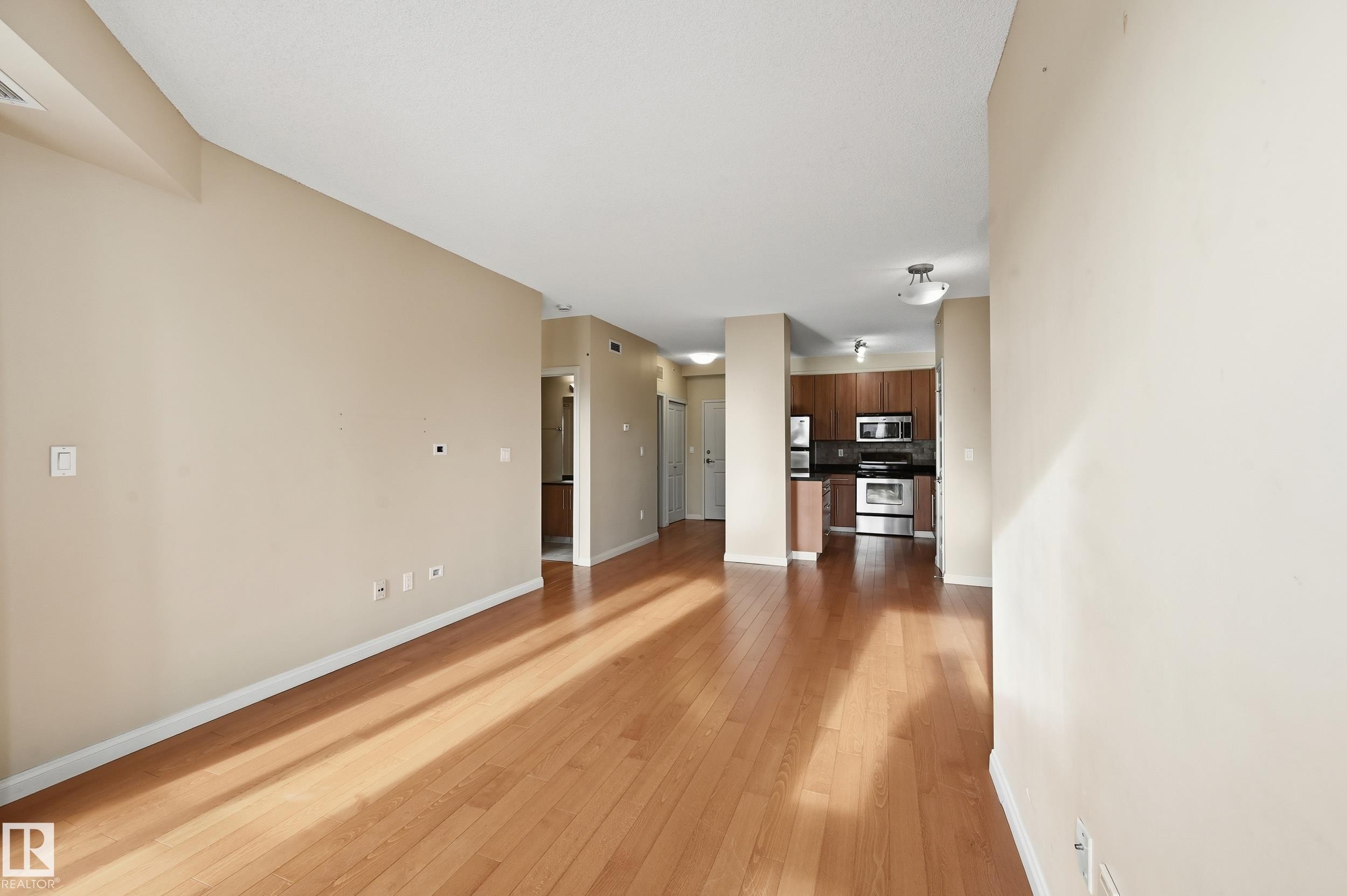 304 9819 104 Street, Edmonton, AB - Indoor Photo Showing Other Room