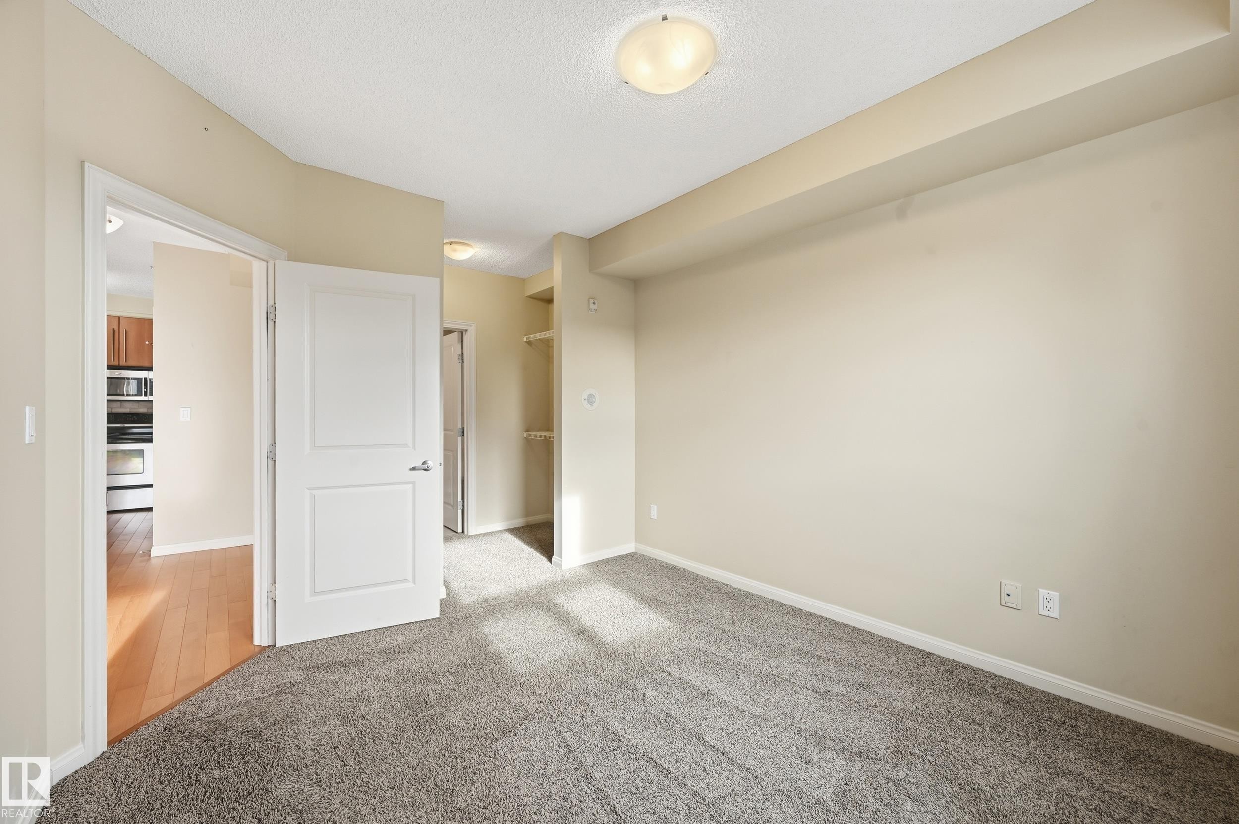 304 9819 104 Street, Edmonton, AB - Indoor Photo Showing Other Room