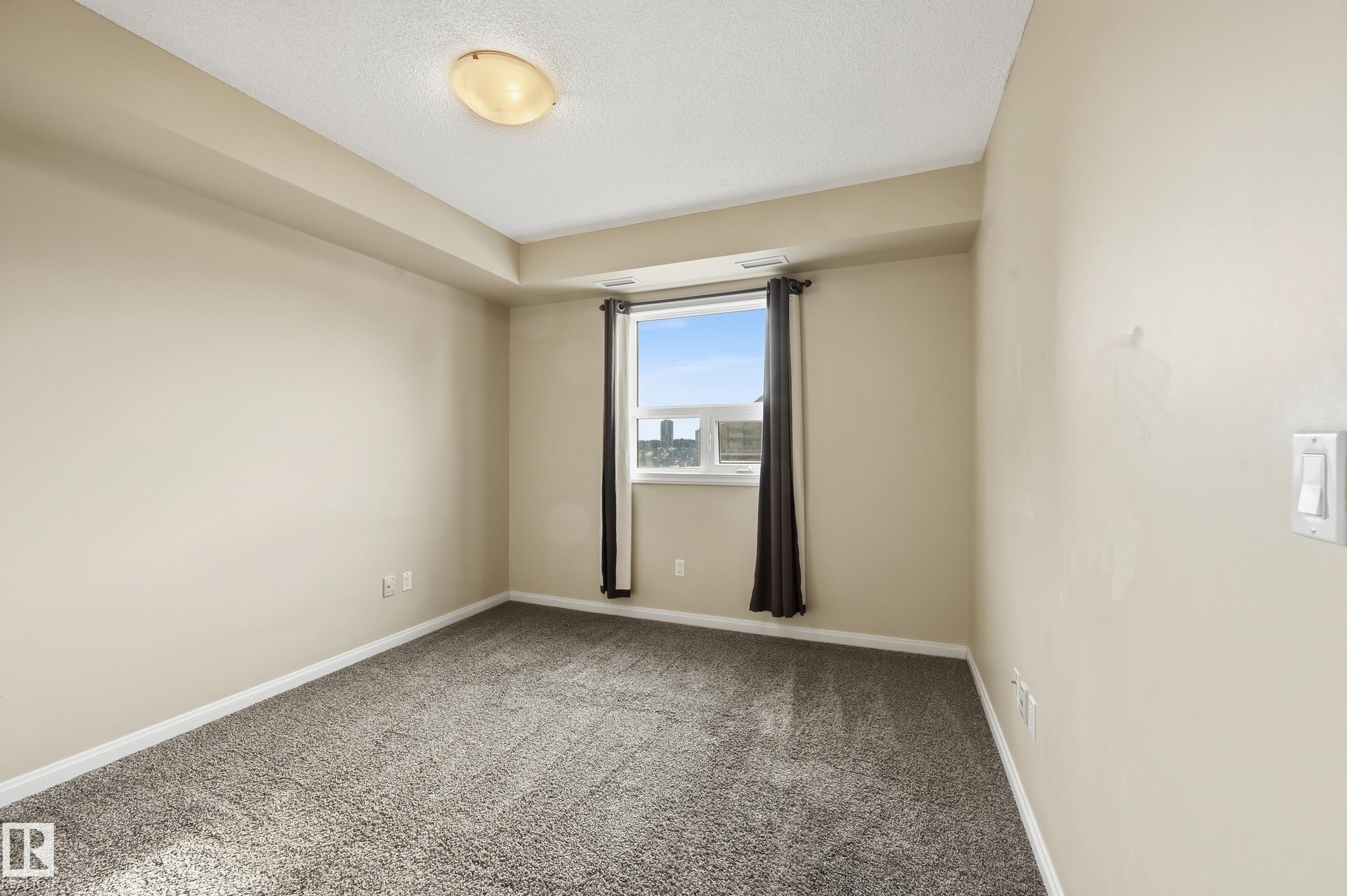 304 9819 104 Street, Edmonton, AB - Indoor Photo Showing Other Room