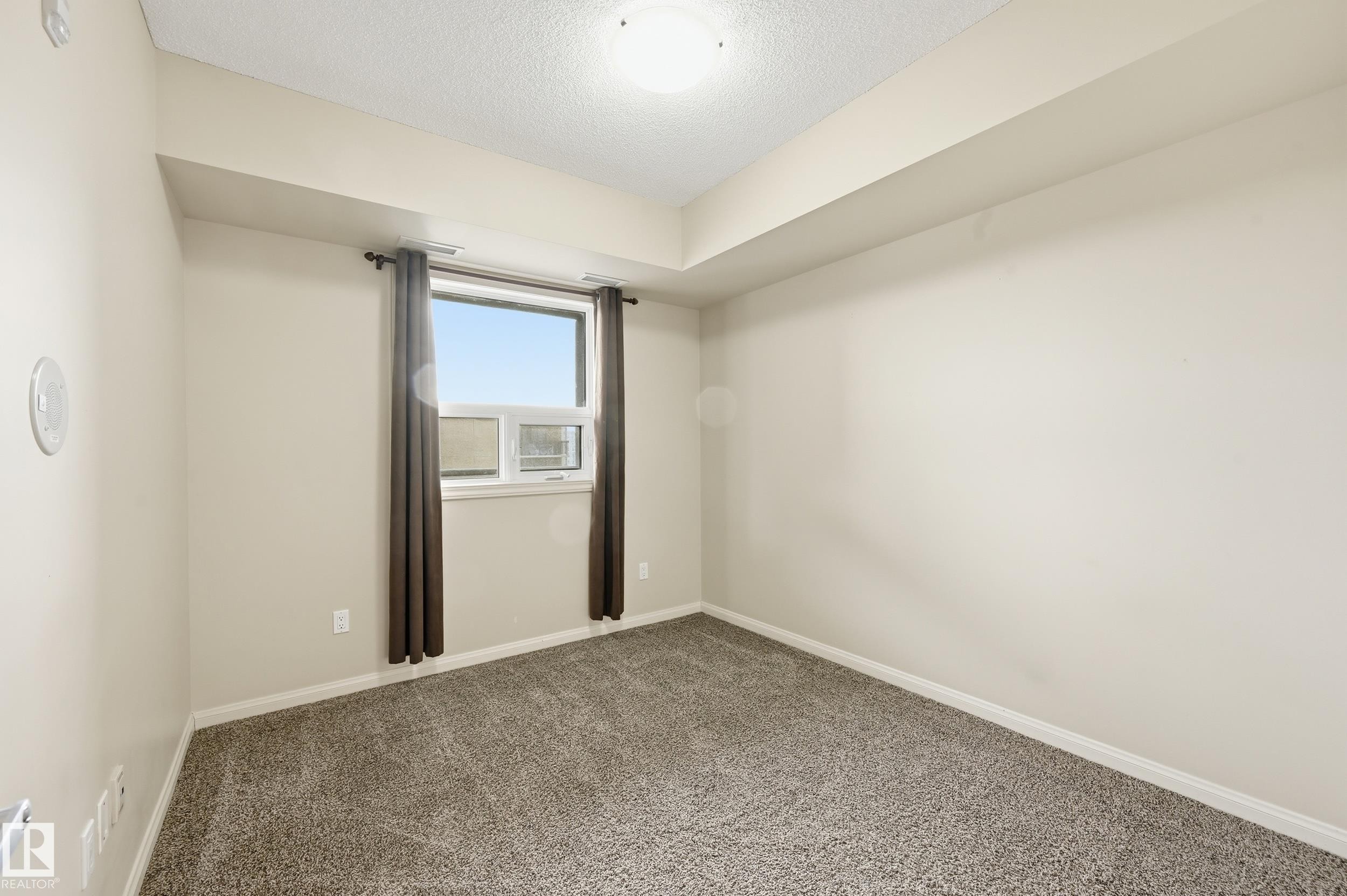 304 9819 104 Street, Edmonton, AB - Indoor Photo Showing Other Room