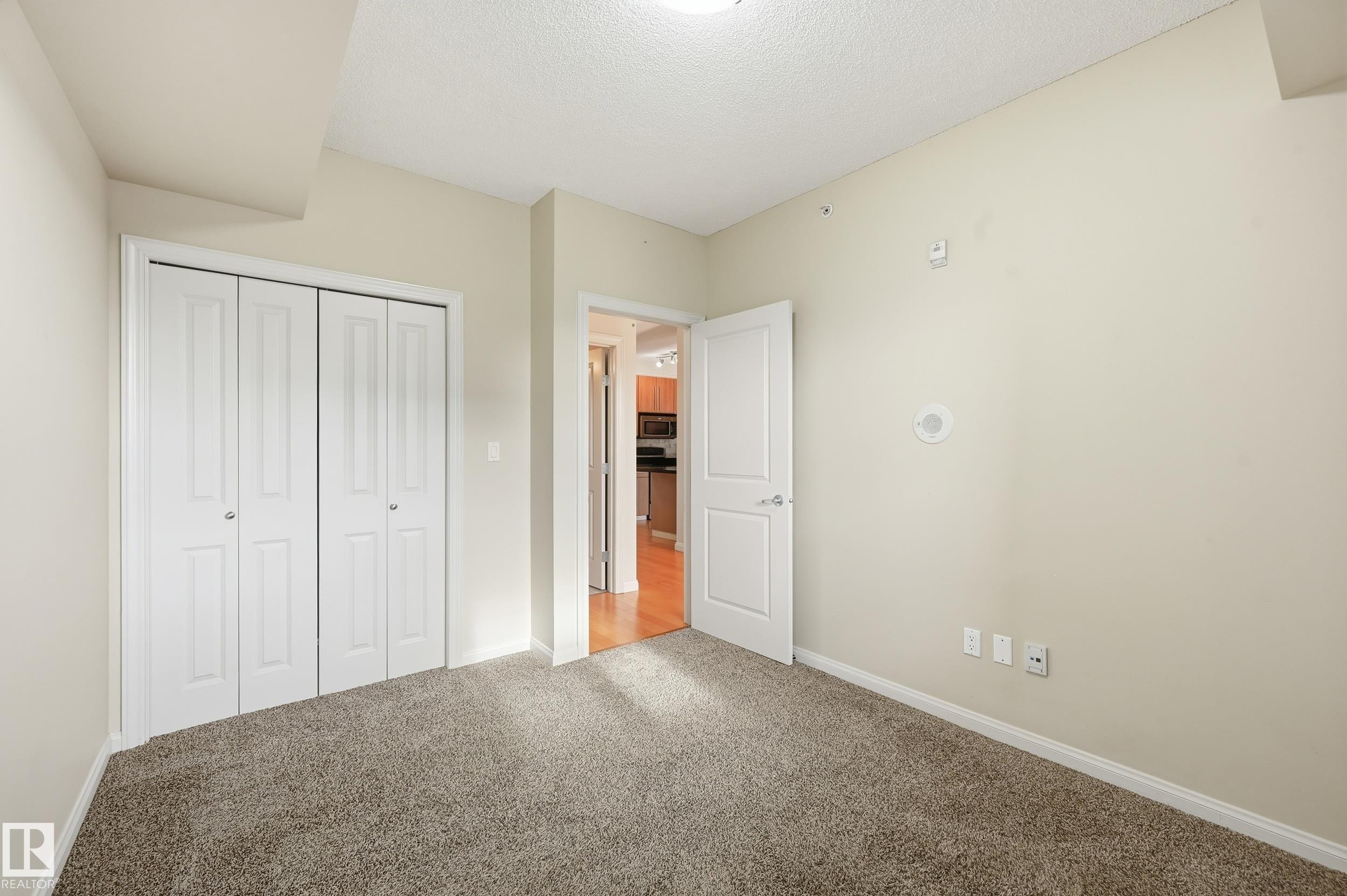 304 9819 104 Street, Edmonton, AB - Indoor Photo Showing Other Room