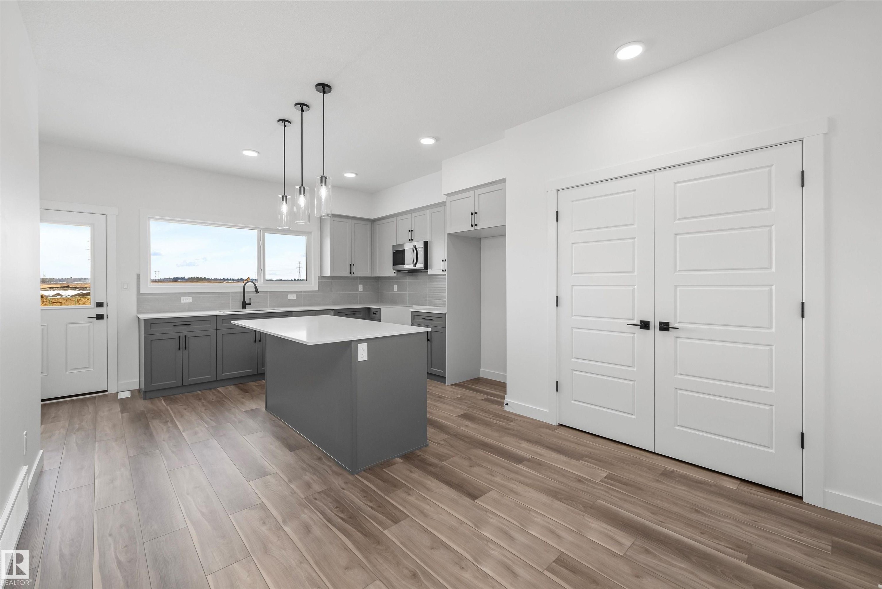 436 176 Avenue, Edmonton, AB - Indoor Photo Showing Kitchen
