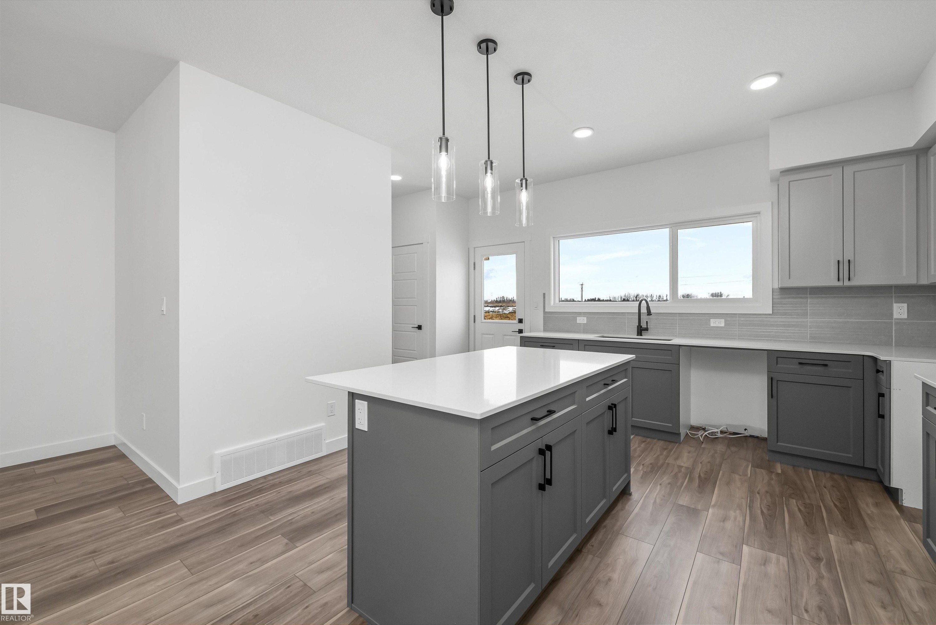 436 176 Avenue, Edmonton, AB - Indoor Photo Showing Kitchen With Upgraded Kitchen