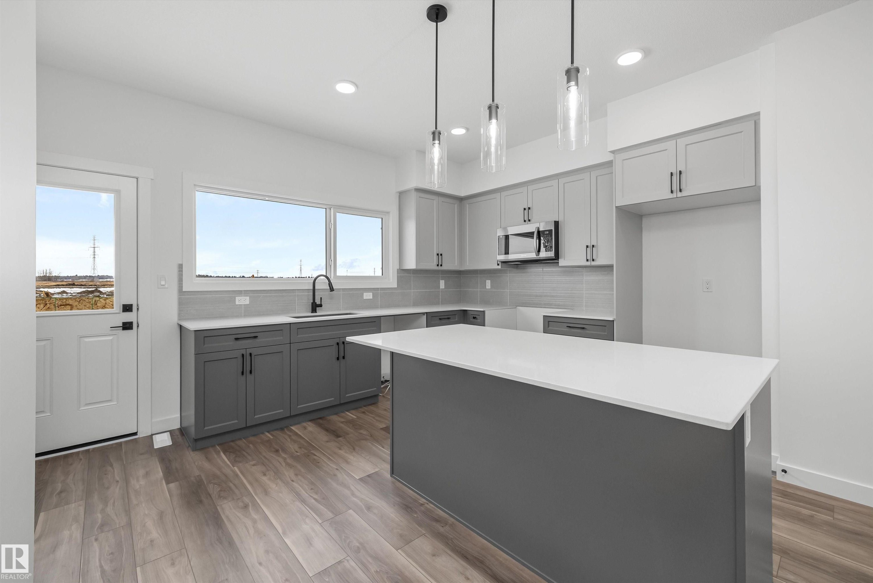 436 176 Avenue, Edmonton, AB - Indoor Photo Showing Kitchen With Upgraded Kitchen