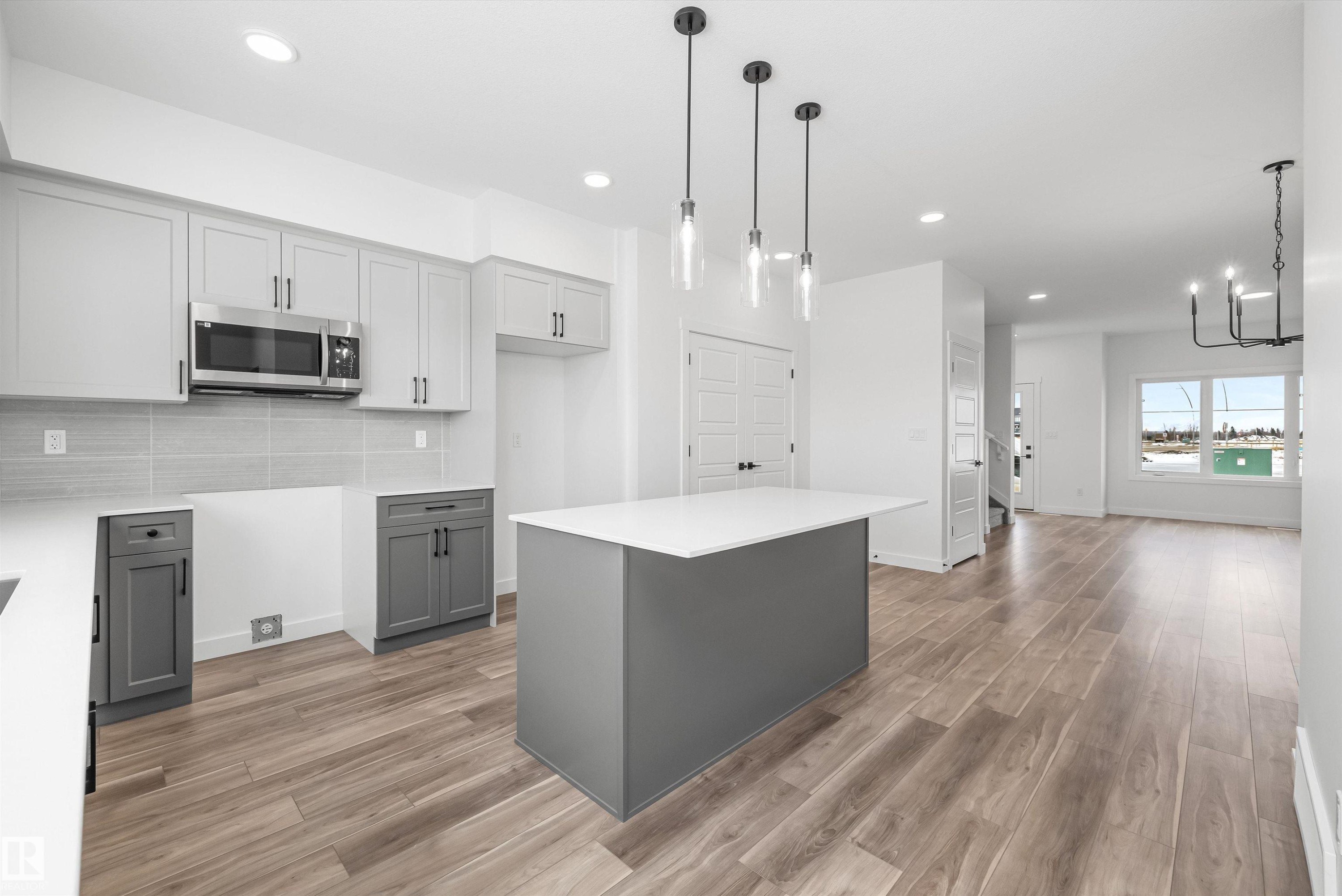 436 176 Avenue, Edmonton, AB - Indoor Photo Showing Kitchen With Upgraded Kitchen