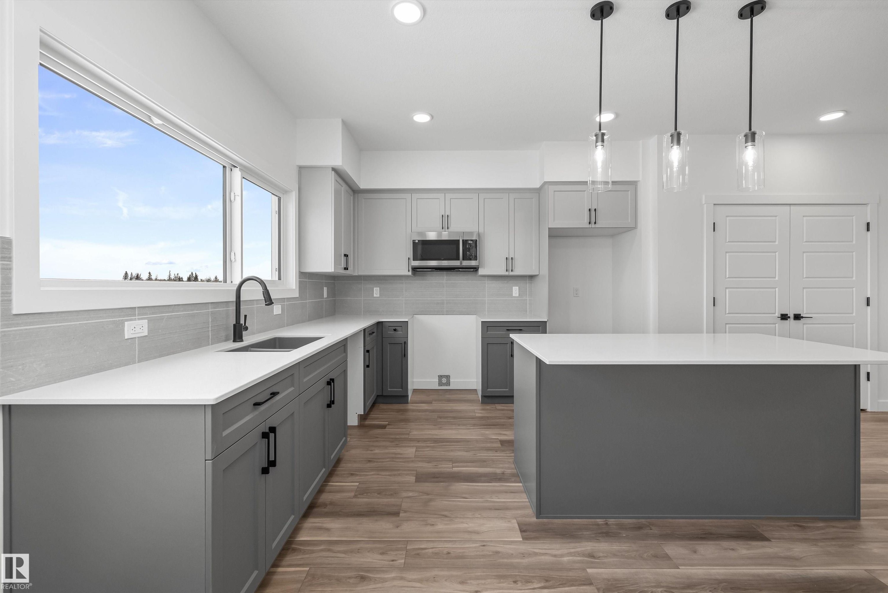 436 176 Avenue, Edmonton, AB - Indoor Photo Showing Kitchen With Upgraded Kitchen