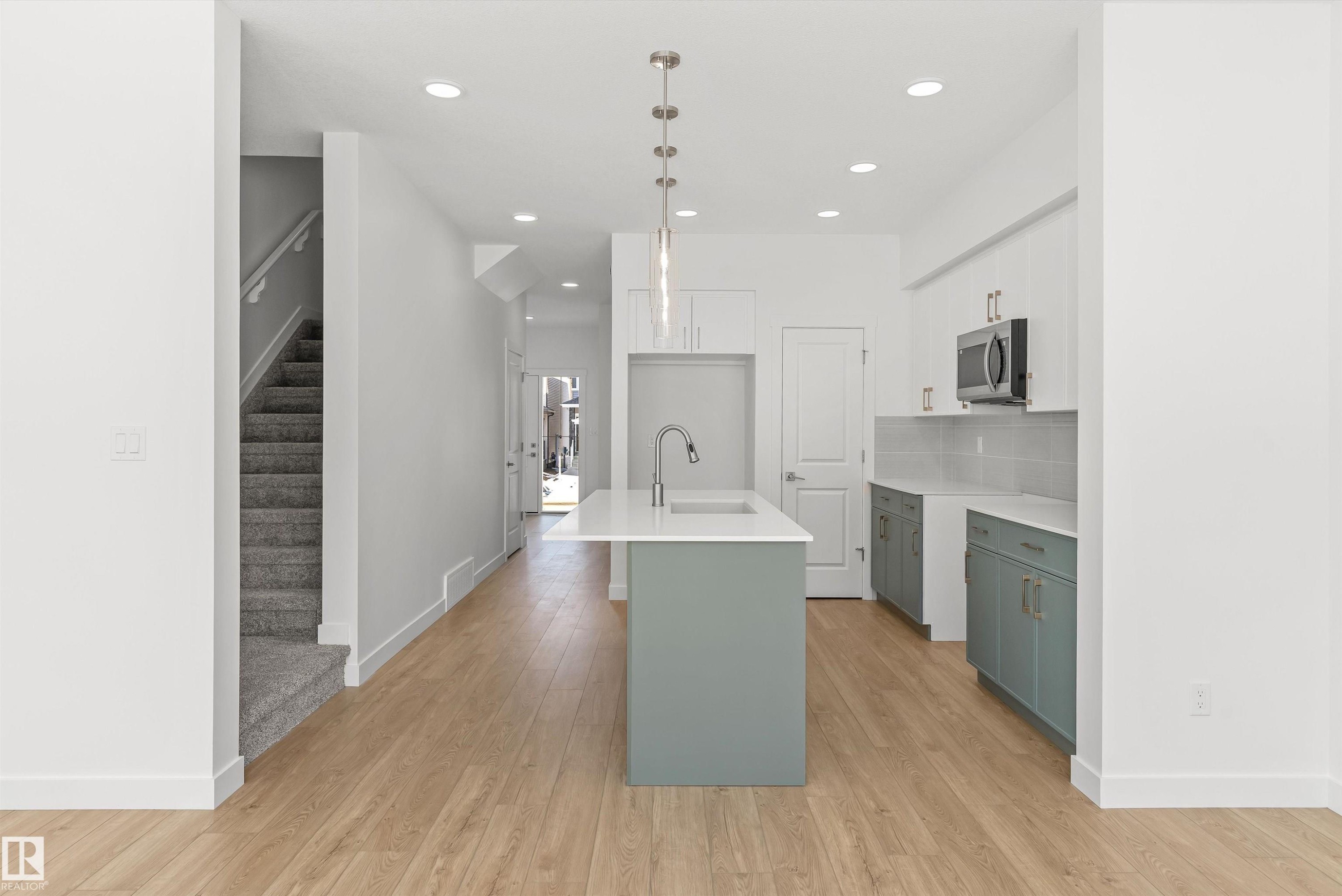20707 43 Avenue, Edmonton, AB - Indoor Photo Showing Kitchen