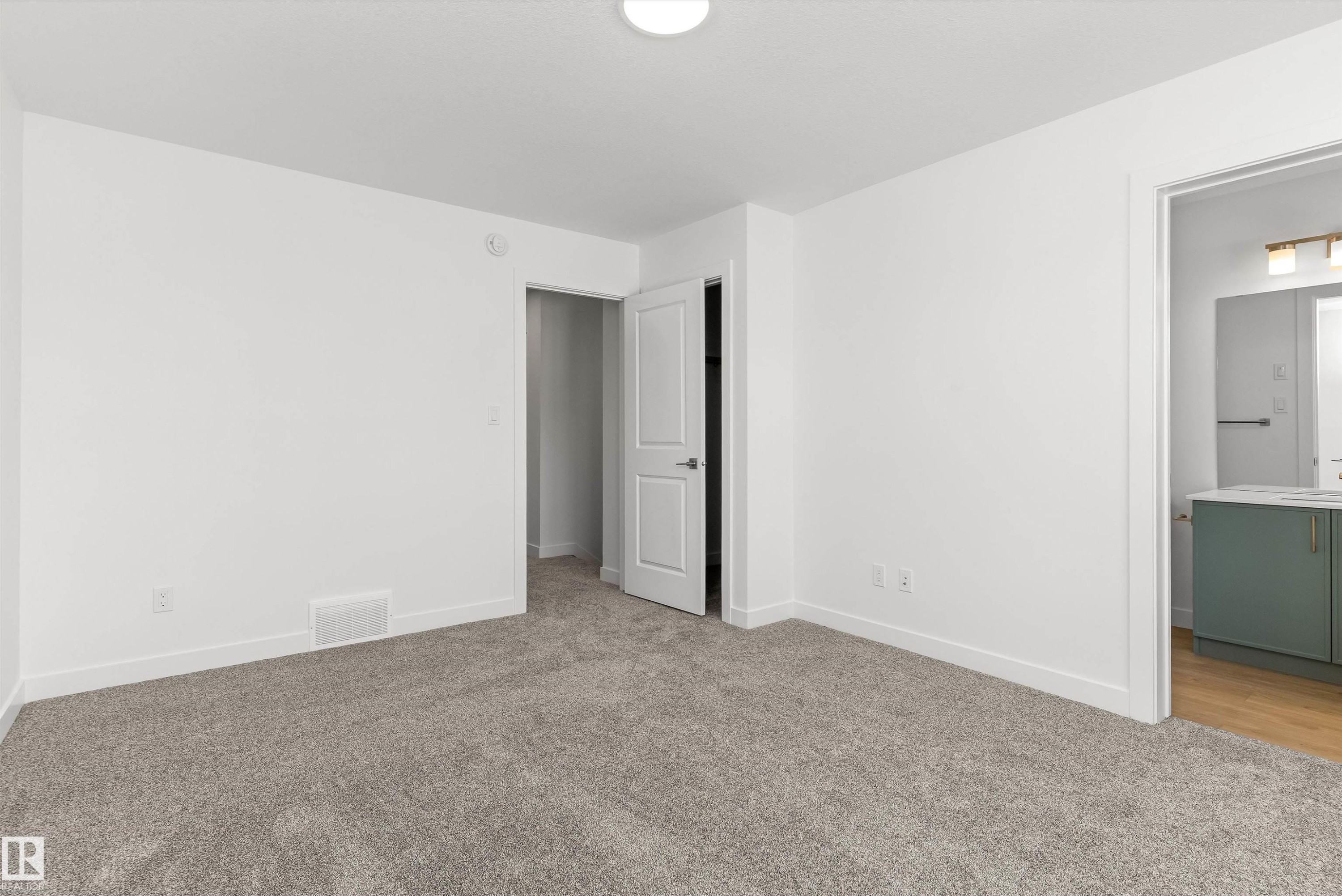 20707 43 Avenue, Edmonton, AB - Indoor Photo Showing Other Room