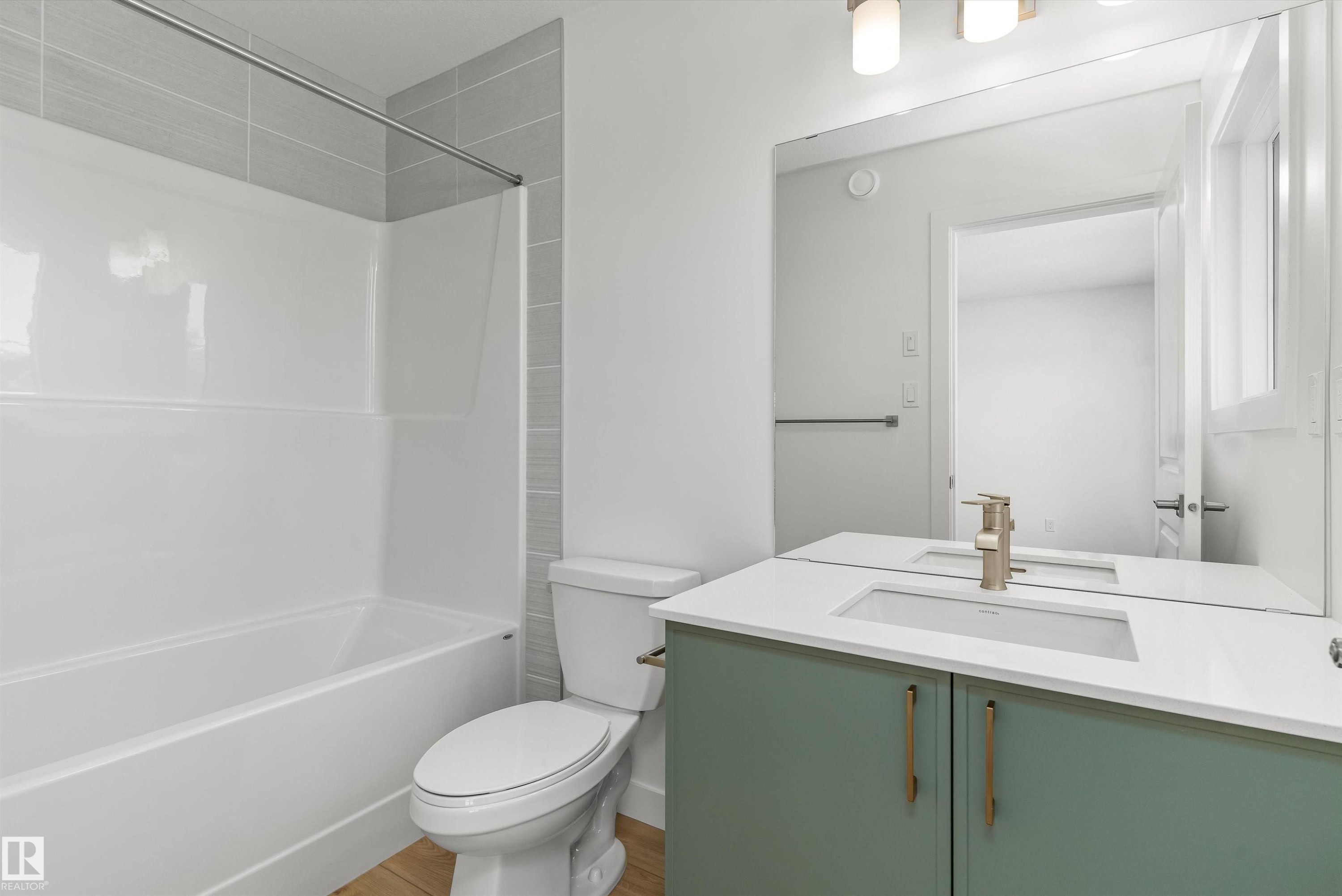 20707 43 Avenue, Edmonton, AB - Indoor Photo Showing Bathroom