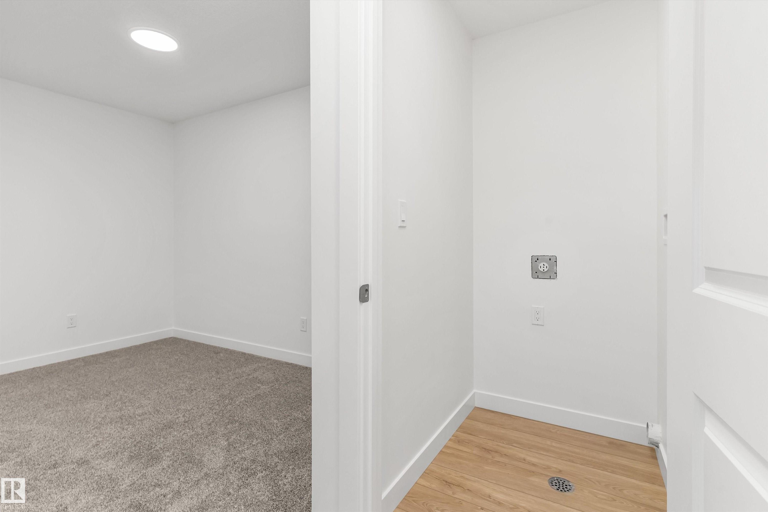 20707 43 Avenue, Edmonton, AB - Indoor Photo Showing Other Room