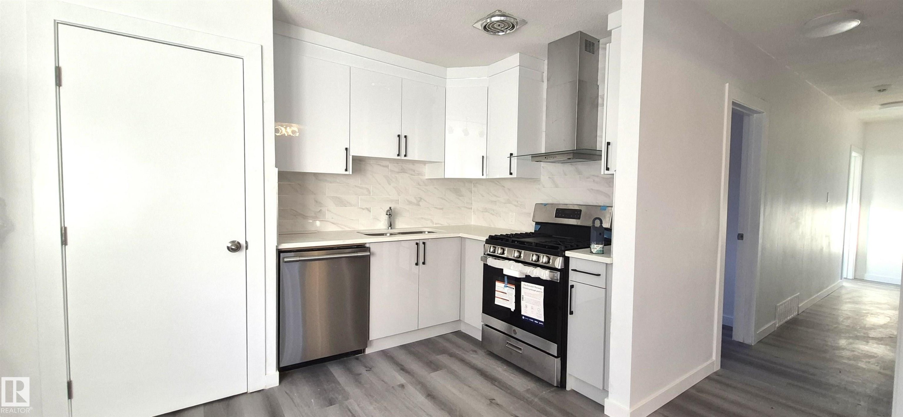 12916 123A Street, Edmonton, AB - Indoor Photo Showing Kitchen With Upgraded Kitchen