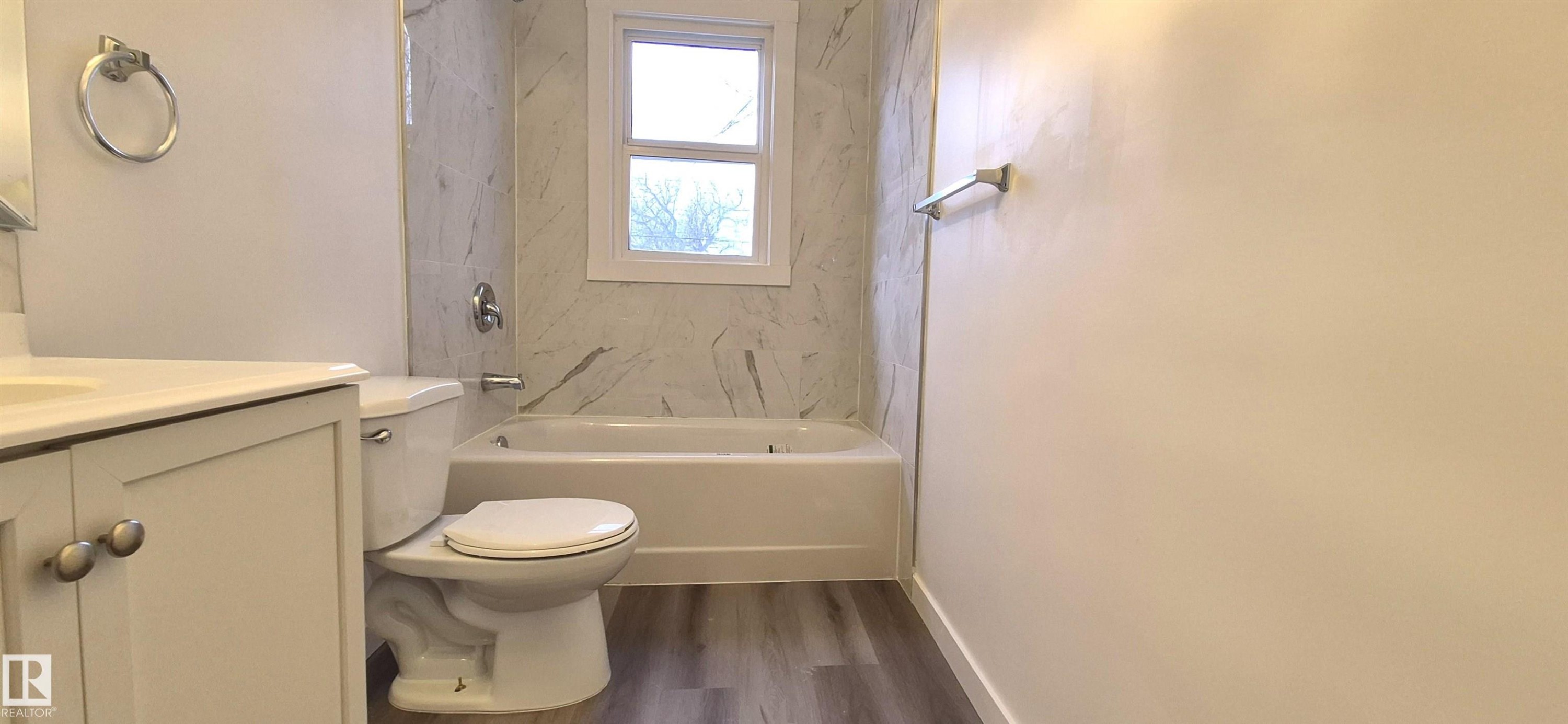 12916 123A Street, Edmonton, AB - Indoor Photo Showing Bathroom