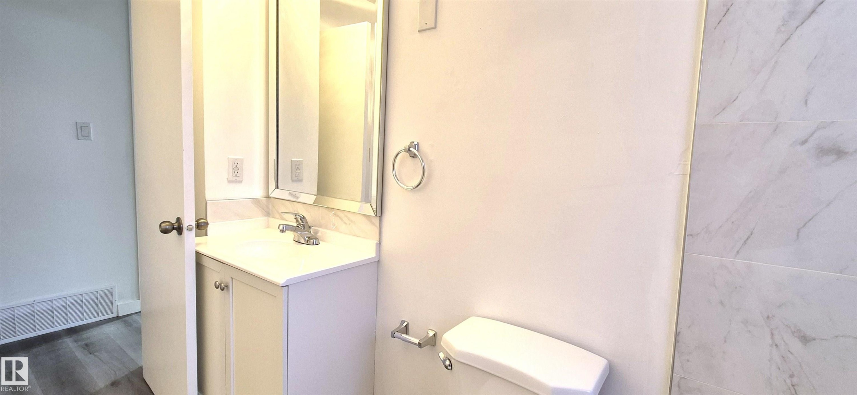 12916 123A Street, Edmonton, AB - Indoor Photo Showing Bathroom