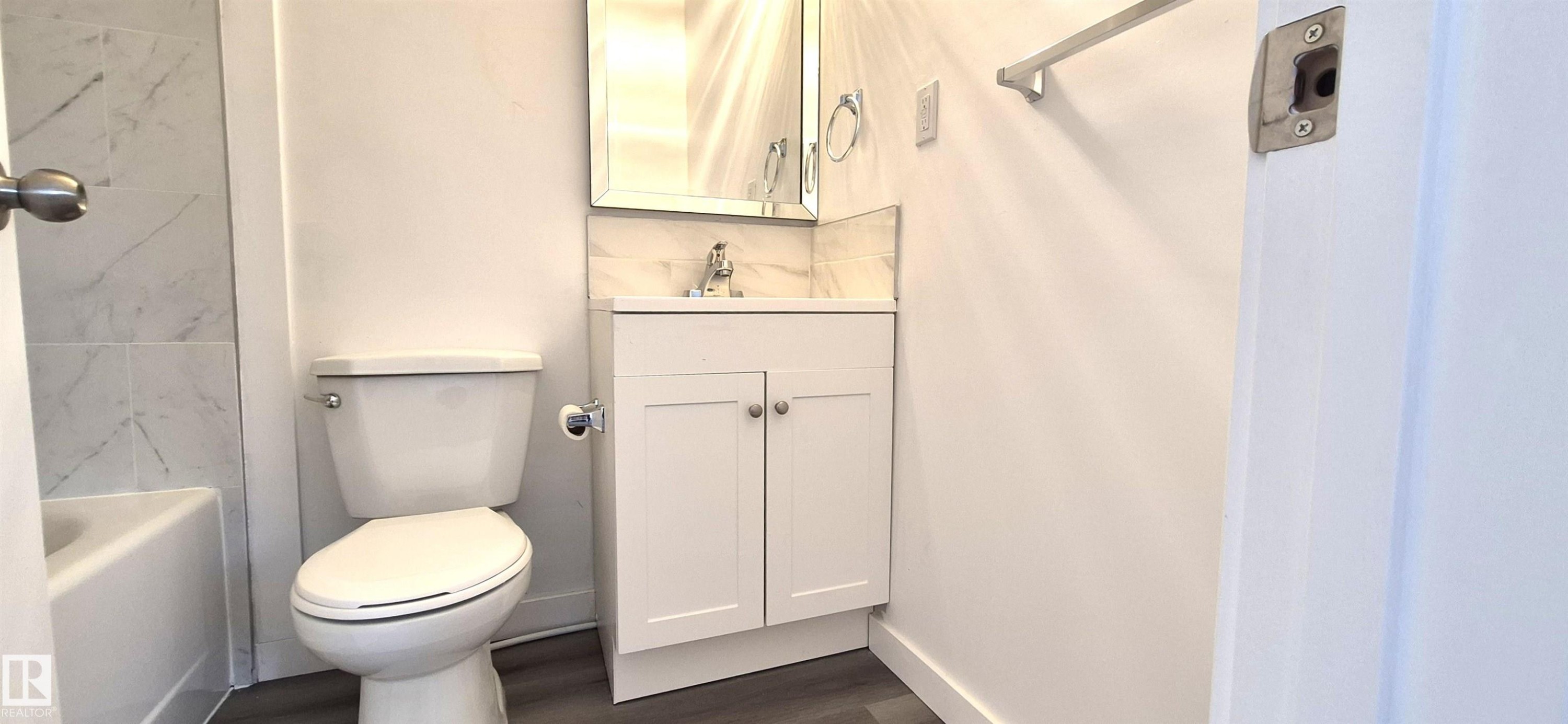 12916 123A Street, Edmonton, AB - Indoor Photo Showing Bathroom