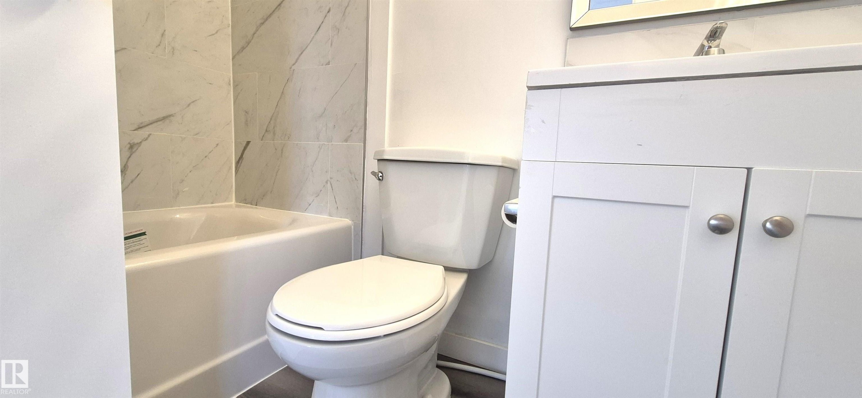 12916 123A Street, Edmonton, AB - Indoor Photo Showing Bathroom