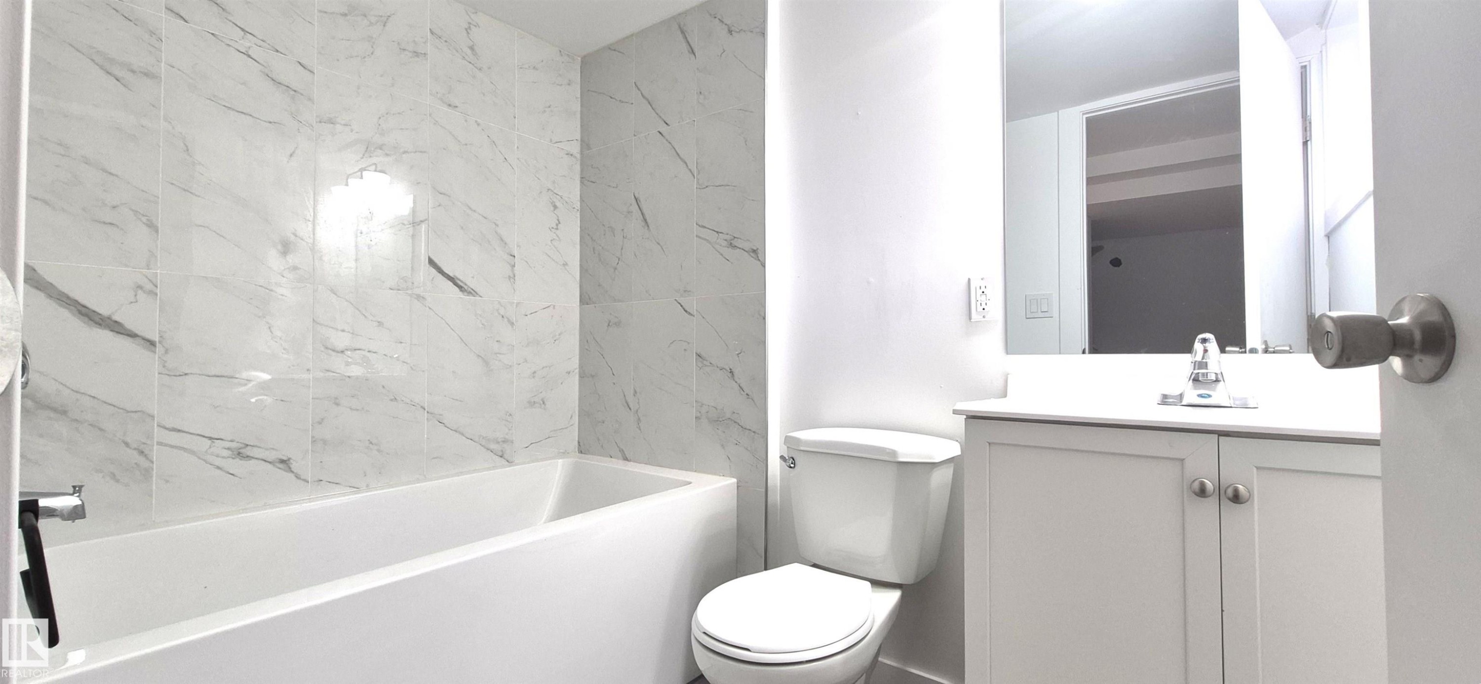 12916 123A Street, Edmonton, AB - Indoor Photo Showing Bathroom