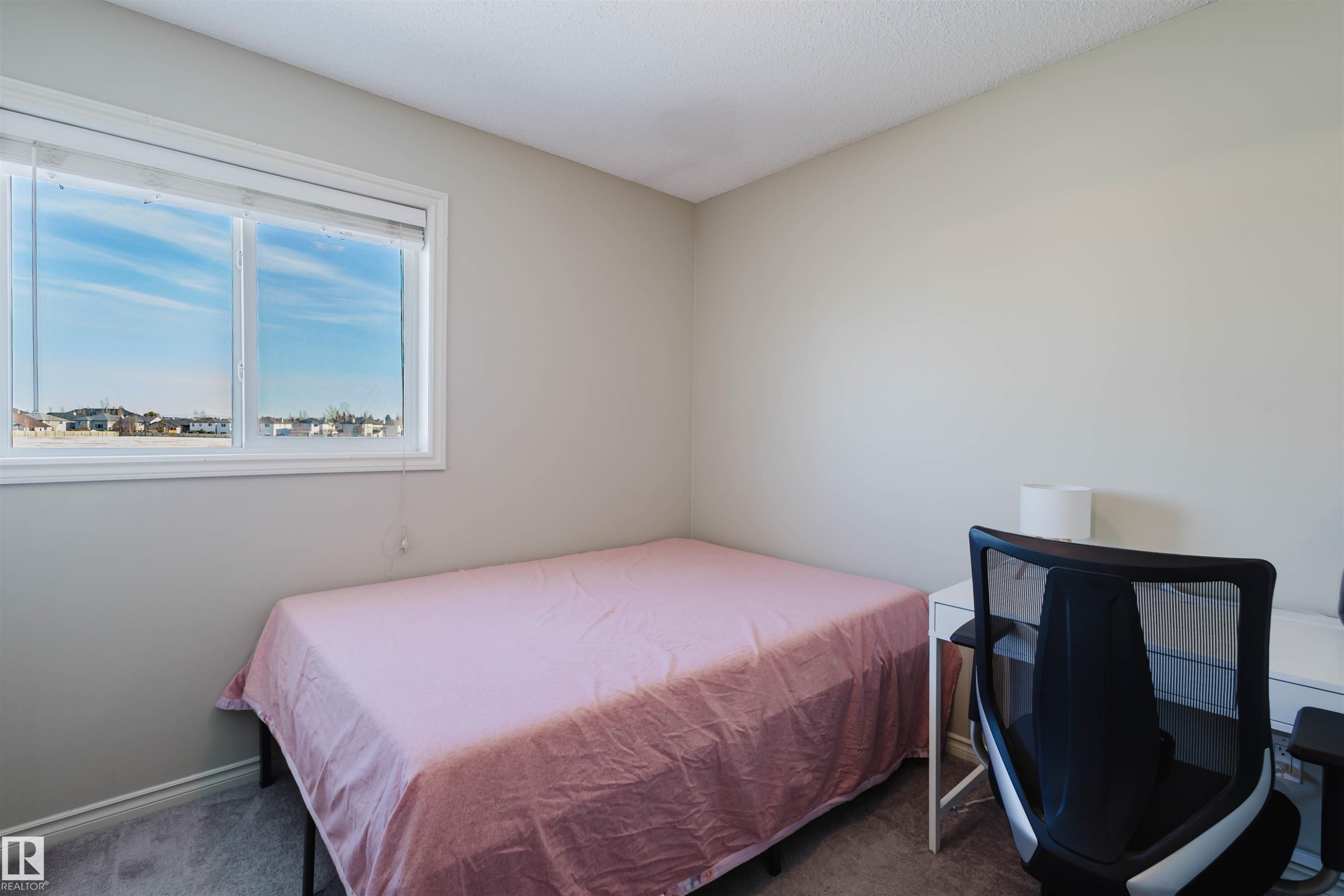 Carpeted bedroom featuring baseboards - 3534 Mclean Crescent, Edmonton, AB - Indoor Photo Showing Bedroom