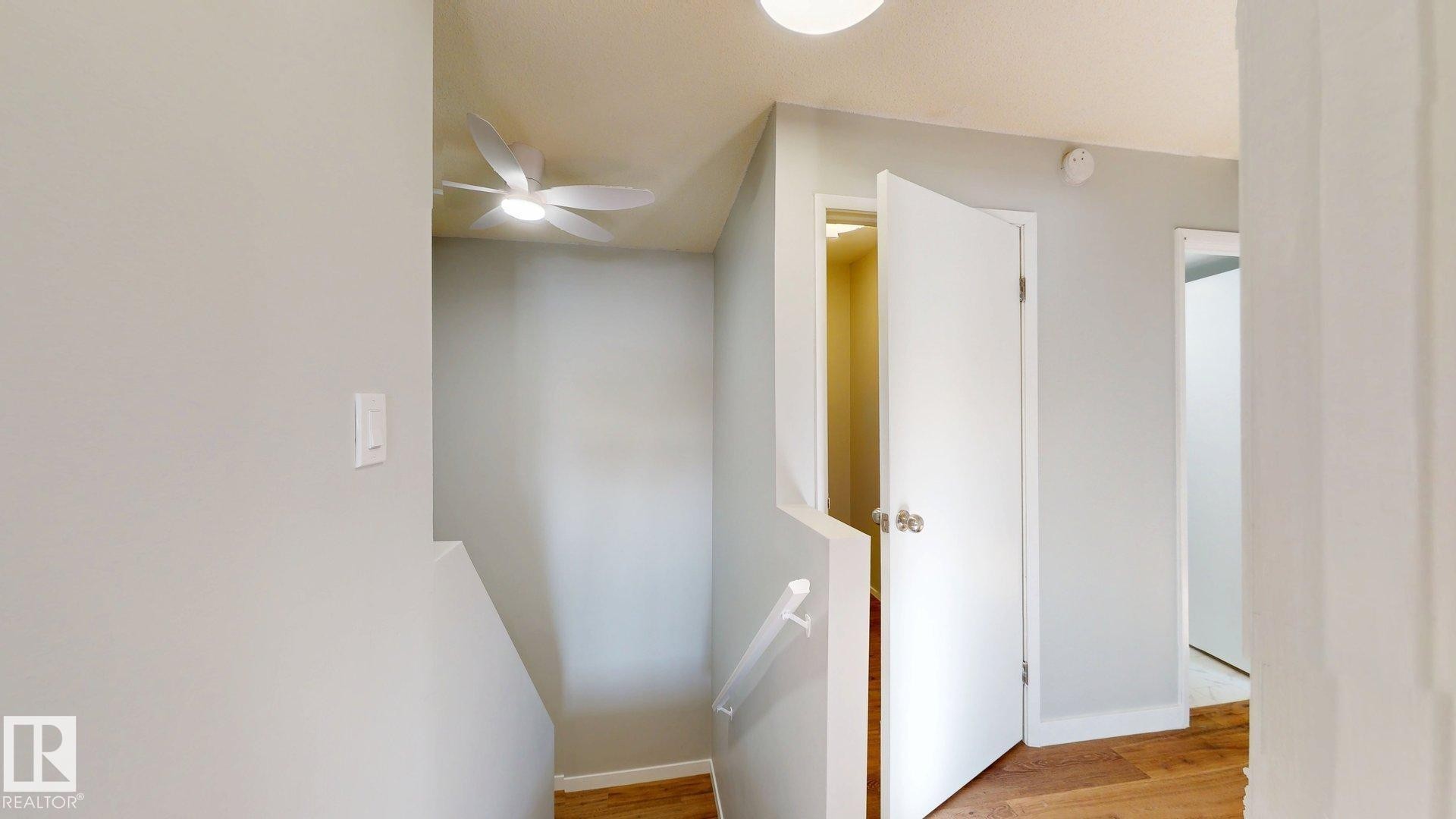 Corridor with light wood-style flooring - 611 2908 116A Avenue, Edmonton, AB - Indoor Photo Showing Other Room