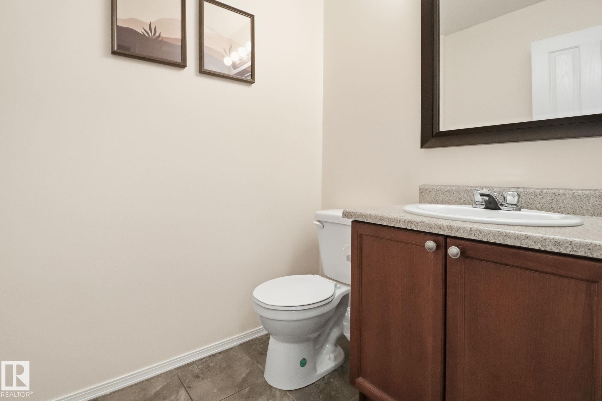 9037 Scott Crescent, Edmonton, AB - Indoor Photo Showing Bathroom