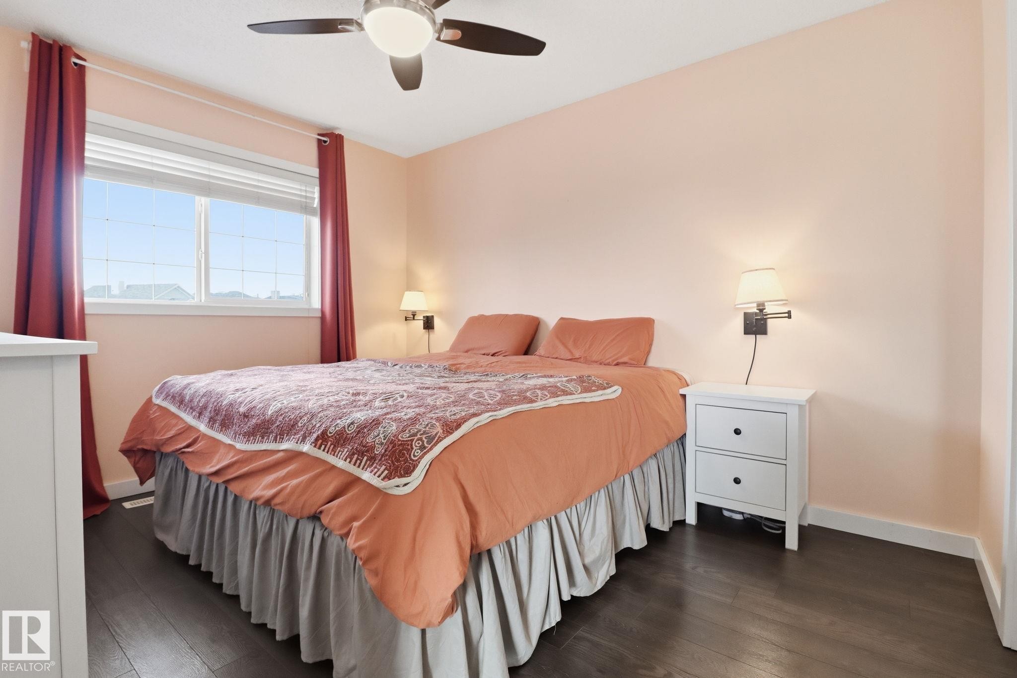 9037 Scott Crescent, Edmonton, AB - Indoor Photo Showing Bedroom