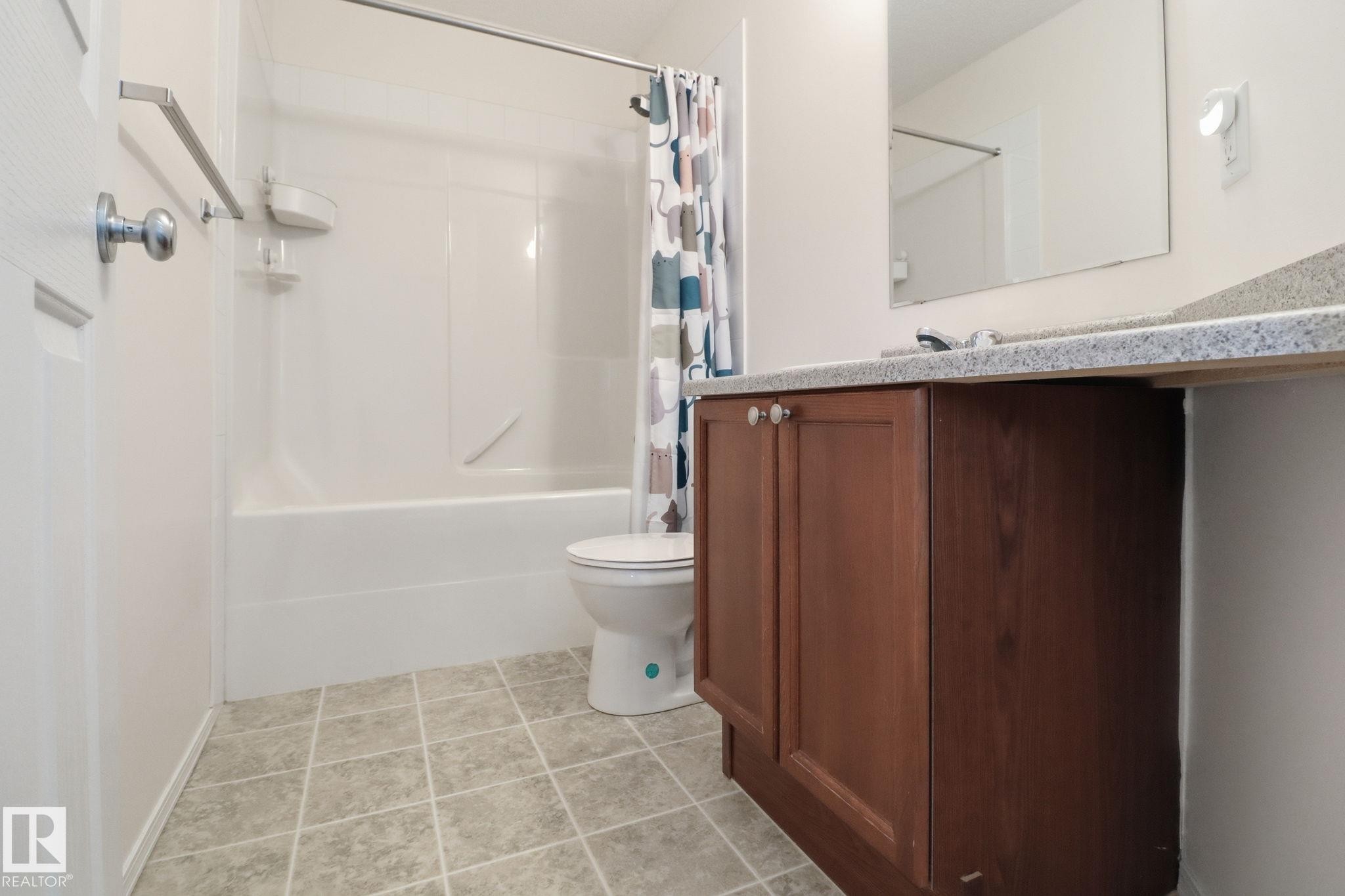9037 Scott Crescent, Edmonton, AB - Indoor Photo Showing Bathroom