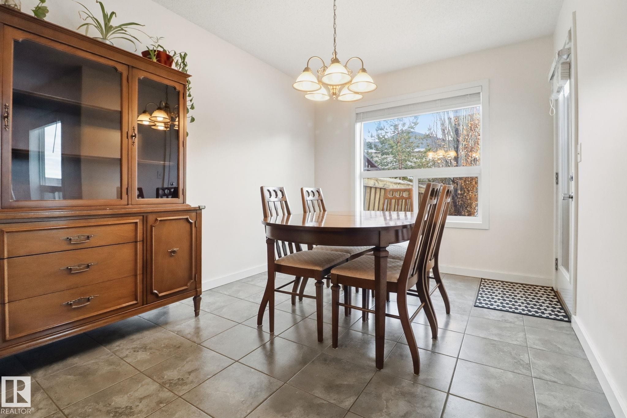 9037 Scott Crescent, Edmonton, AB - Indoor Photo Showing Dining Room