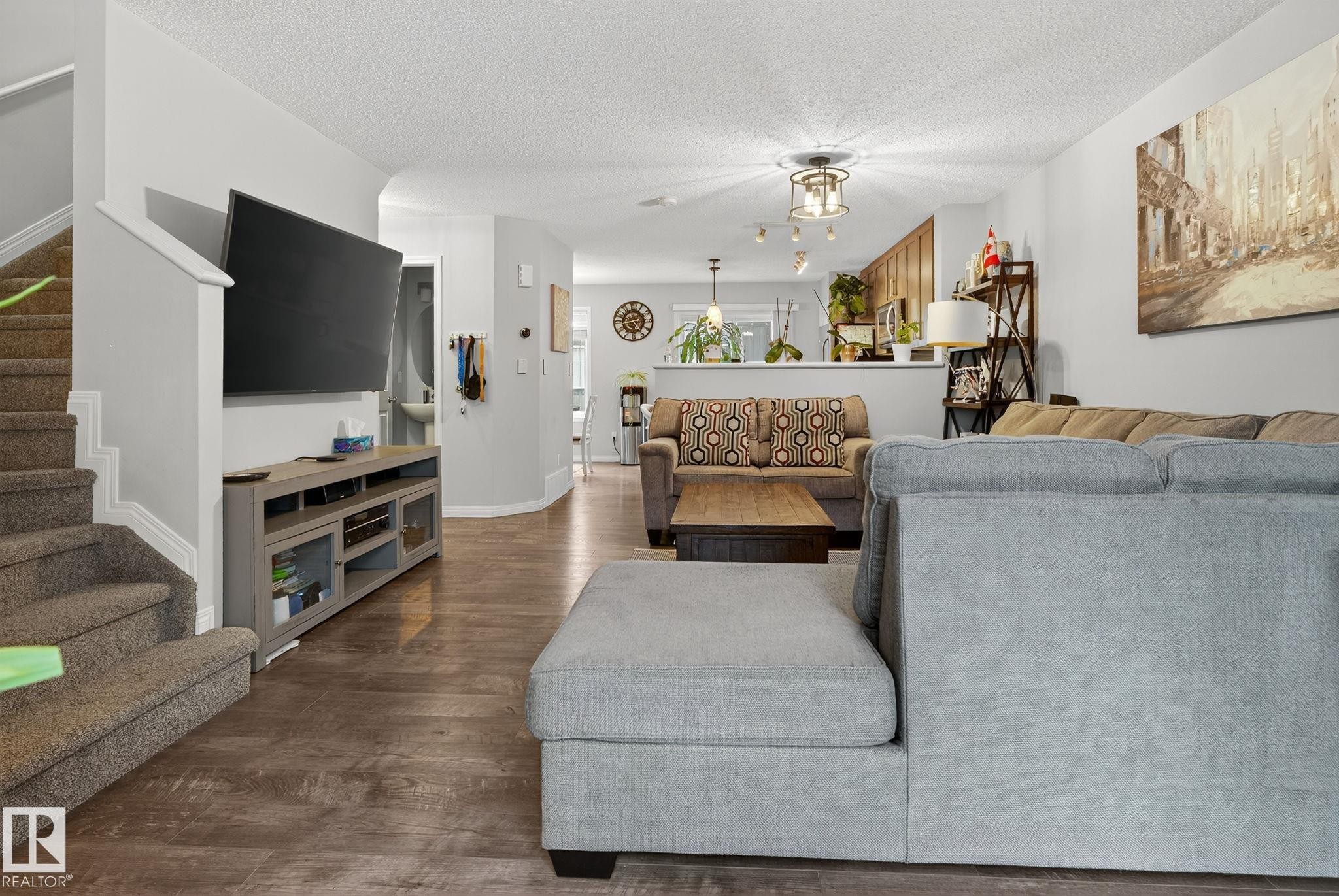 80 3305 Orchards Link Link, Edmonton, AB - Indoor Photo Showing Living Room