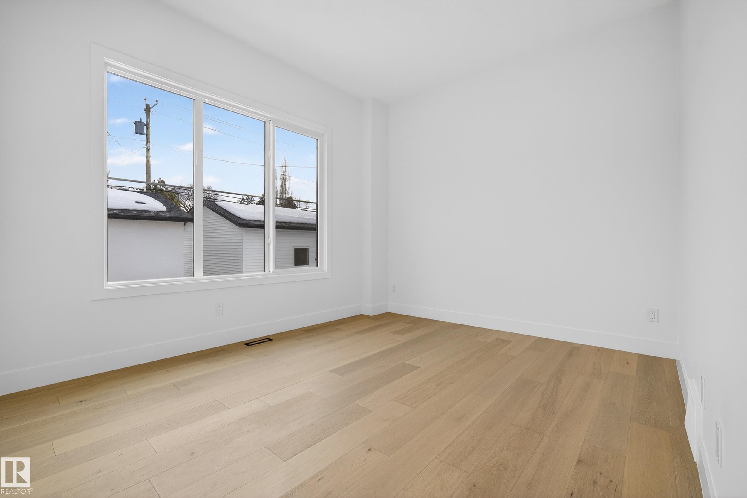 11611 79, Edmonton, AB - Indoor Photo Showing Other Room