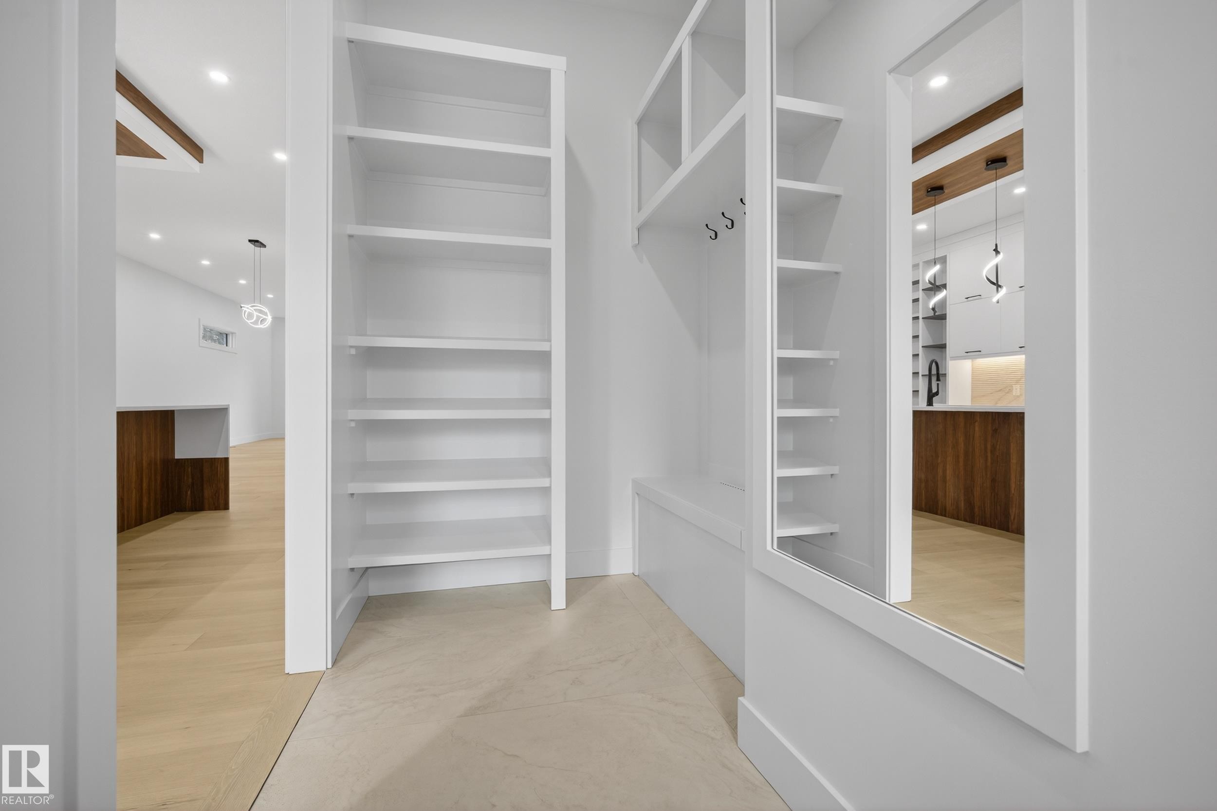 11611 79, Edmonton, AB - Indoor