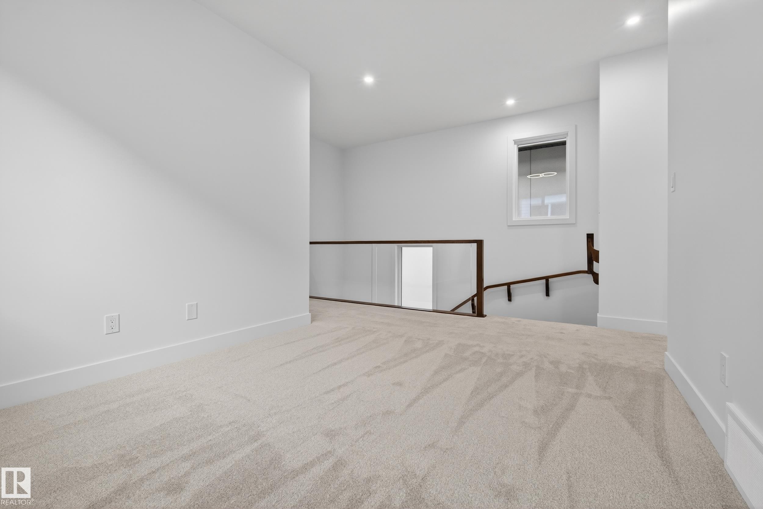 11611 79, Edmonton, AB - Indoor Photo Showing Other Room