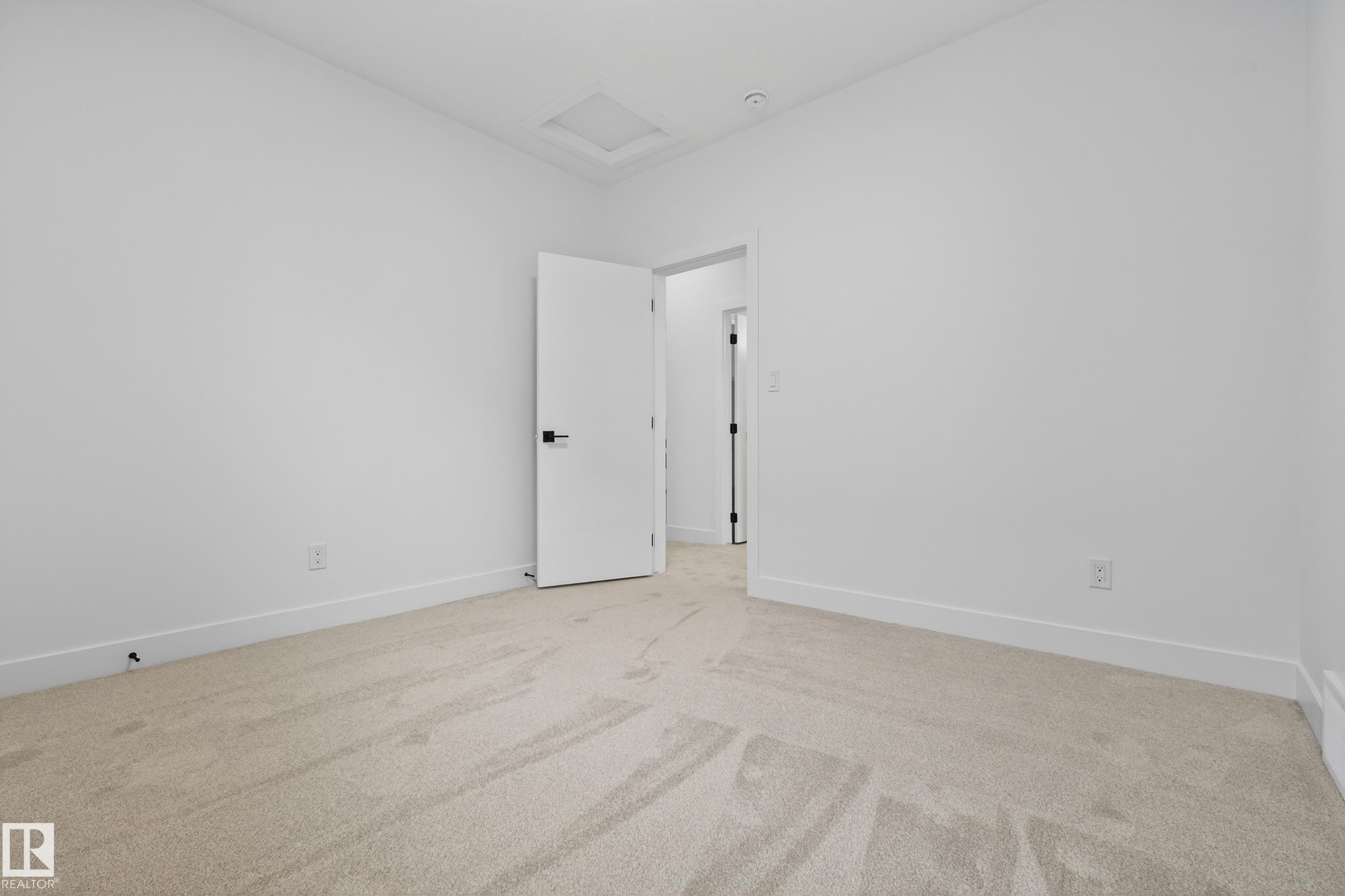 11611 79, Edmonton, AB - Indoor Photo Showing Other Room